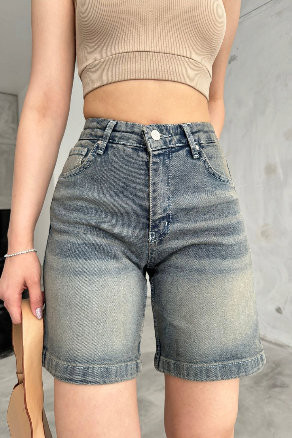Kadın Kar Yıkama Soluk Efektli Yüksek Bel Denim Şort KOYU 8