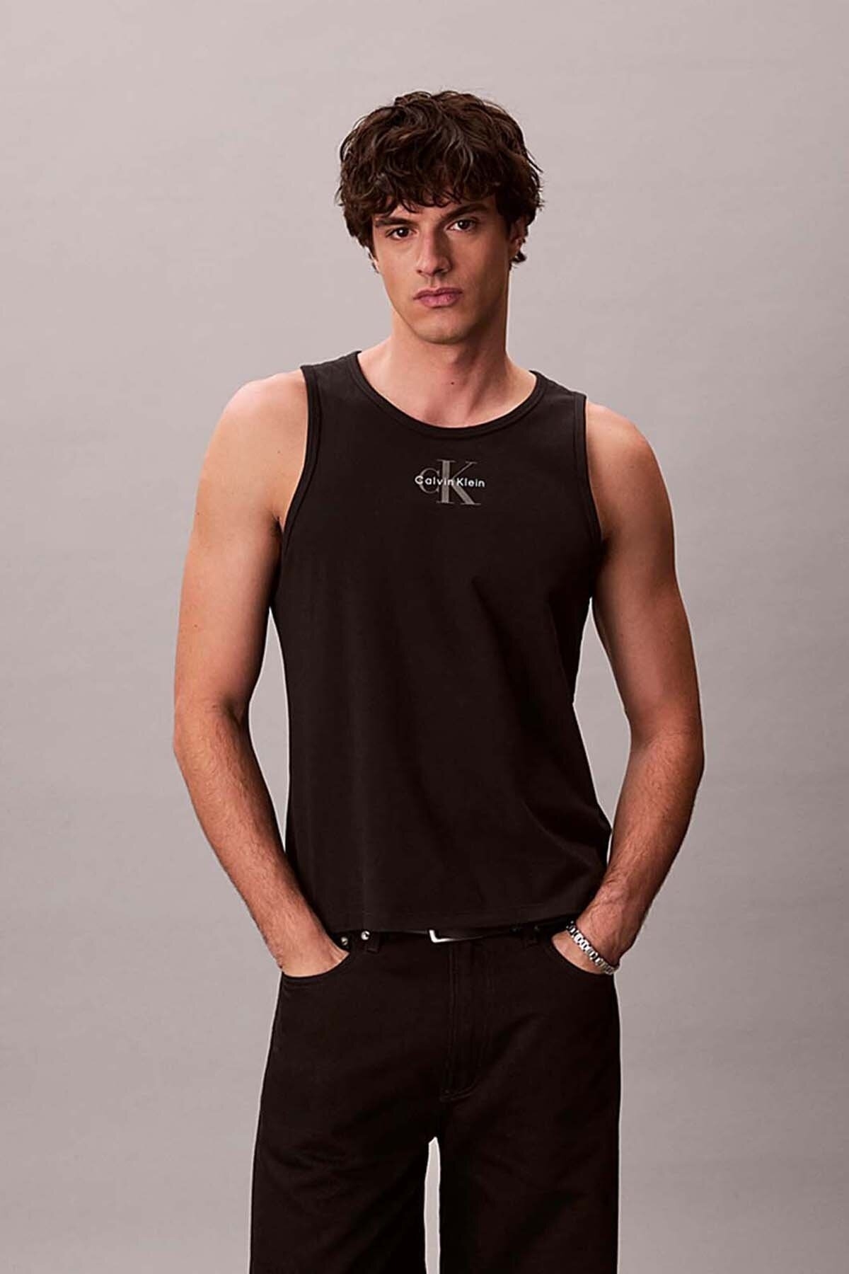 Calvin Klein Men's Brand Logo T-Shirt Suitable for Daily Use Black Lv04Rf850G Ub1