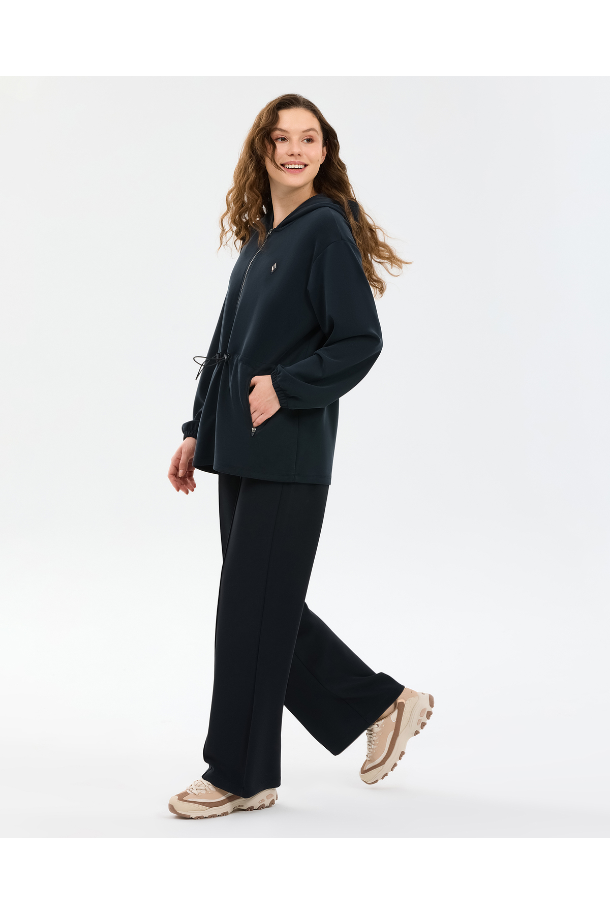 SKECHERS W Soft Touch Full Zip Kadın Siyah Ceket S2610026-3817 görsel 4