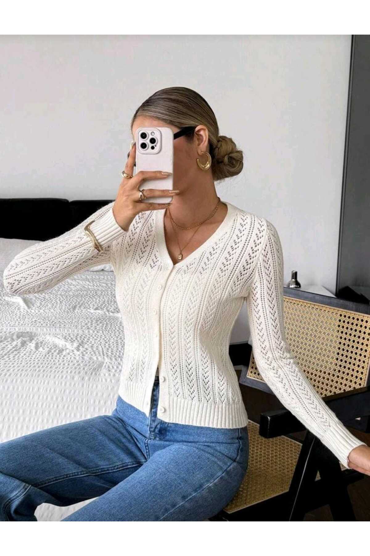 SolQ V Yaka %100 Pamuk Triko Ajurlu Desen Düğme Detaylı Hırka görsel 5