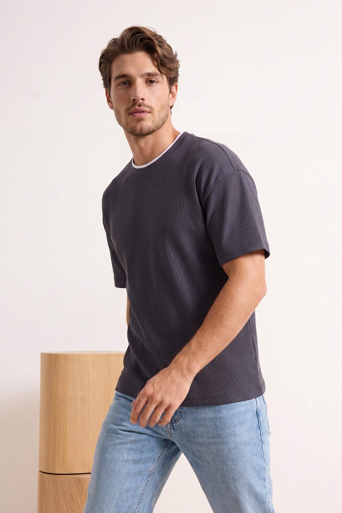 Trendyolmilla Man Gri Oversize/Geniş Kesim Ottoman Örme T-Shirt TMNSS26TS00038