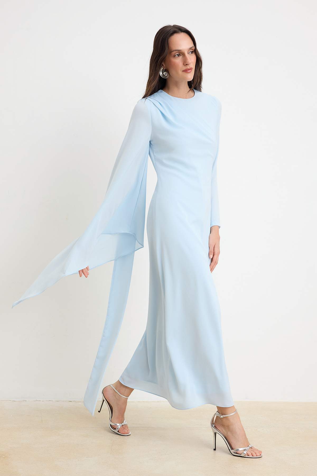 Trendyol Modest Modré spoločenské šaty s detailom šálu TCTSS24DB00036