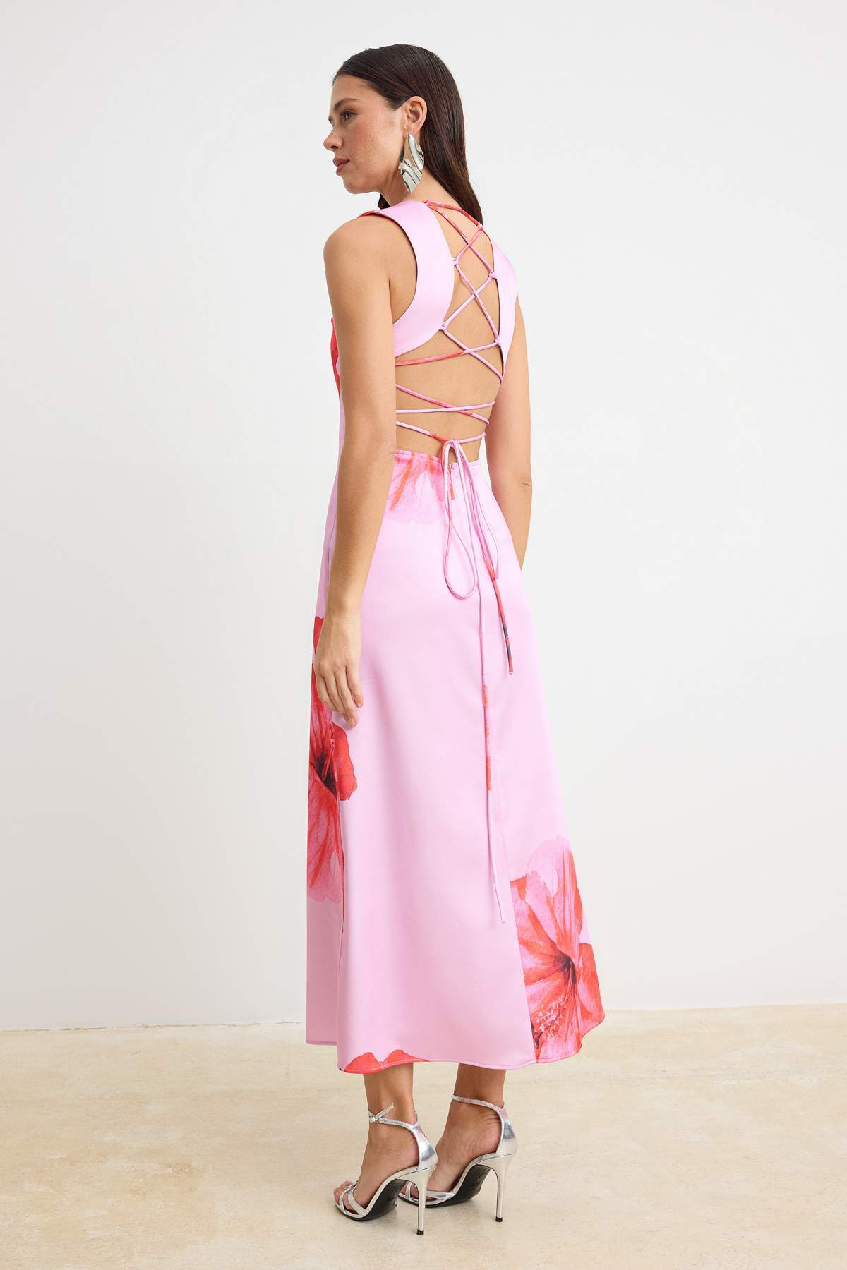 zensku-floral-maxi-haljinu-bez-rukava