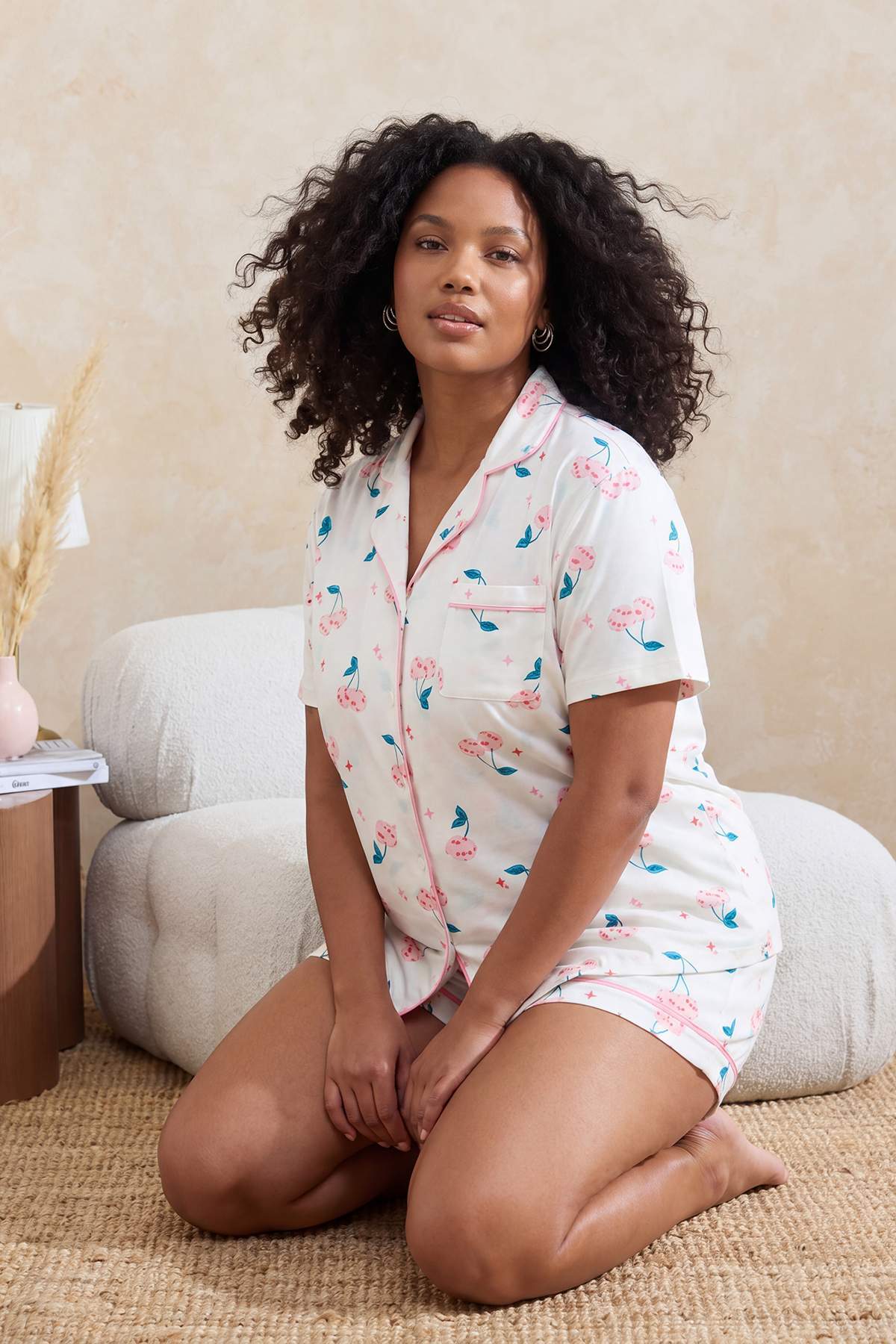 Trendyolmilla Curve Ekru Kiraz Desenli Örme Büyük Beden Pijama Takımı TBBSS26AI00062