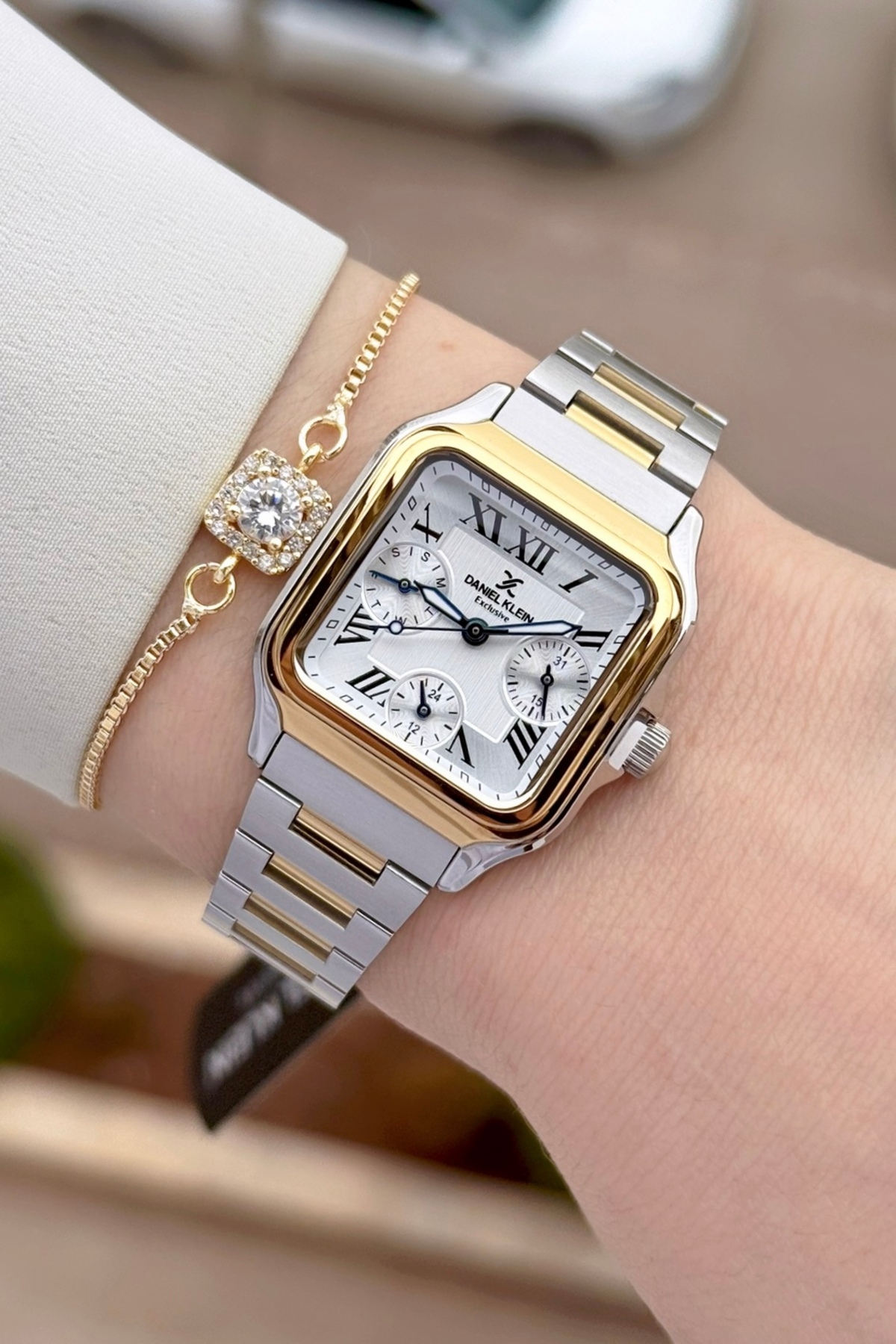 Gold Metallic Color 2 Years Warranty 28.5mm Gauges Active Gift Wrapped Women Wrist Watch