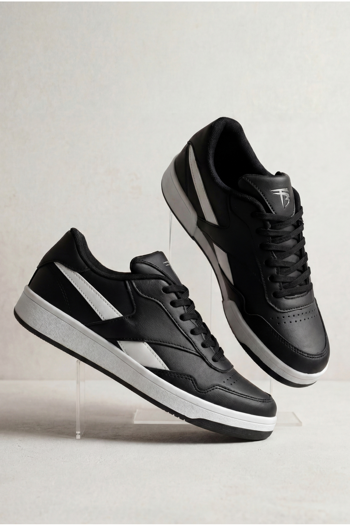 Tonny Black Unisex Siyah Beyaz Rahat Kalıp Termo Taban Bağcıklı Spor Ayakkabı
