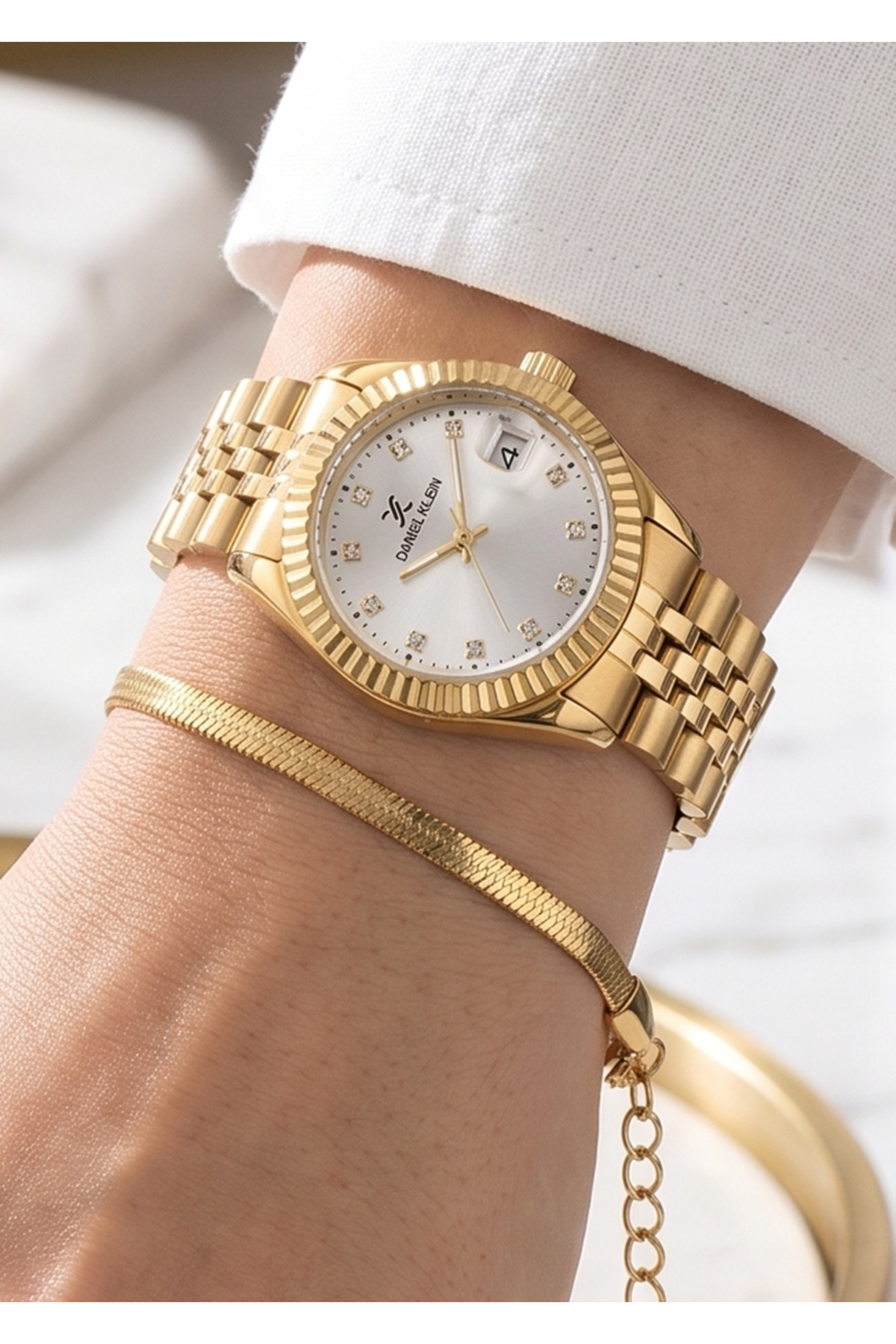 Women's Gold Metal Band Wrist Watch 2 Years Warranty