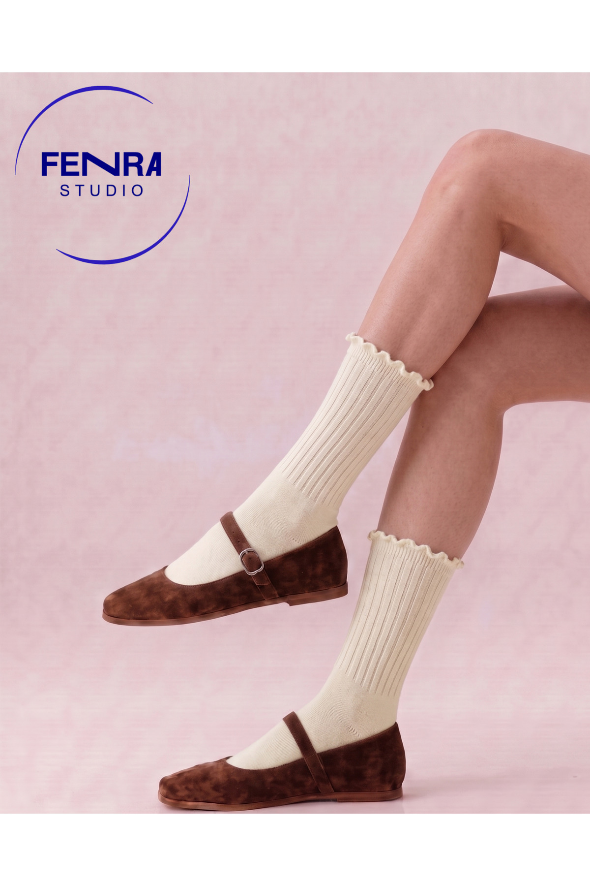 Seamless Women's Derby Cream Ruffled Socket Cotton Socks