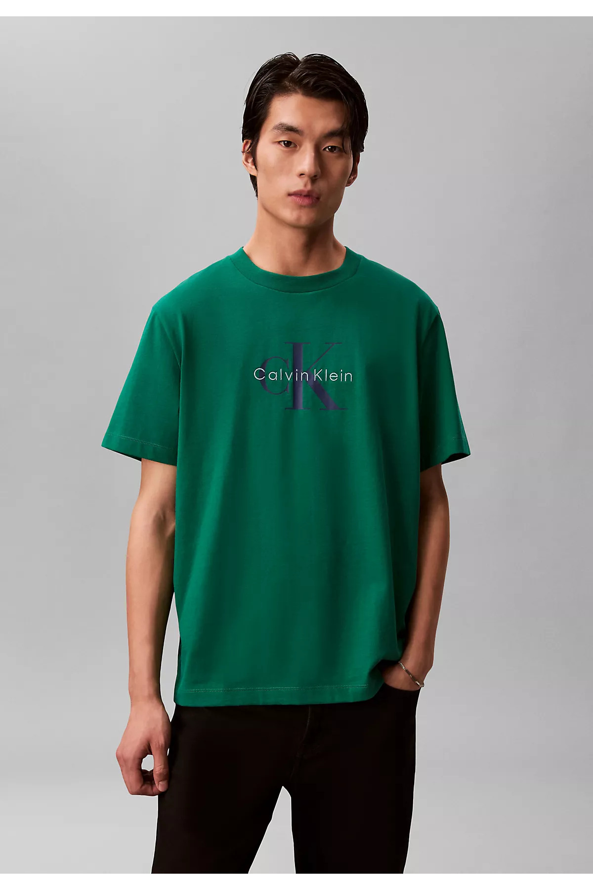 تیشرتمردانهCalvin Kleinسبز تیشرتمردانهCalvin Kleinسبز