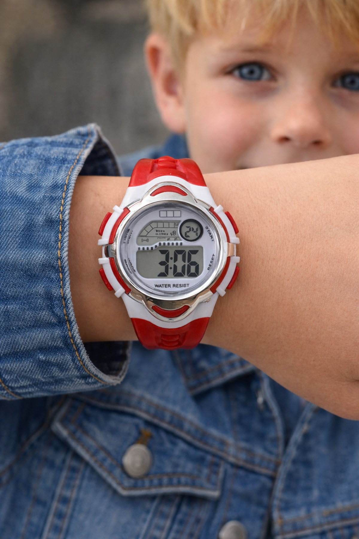 GIFT NEW SEASON SILICONE LANYARD DIGITAL KIDS WRIST WATCH