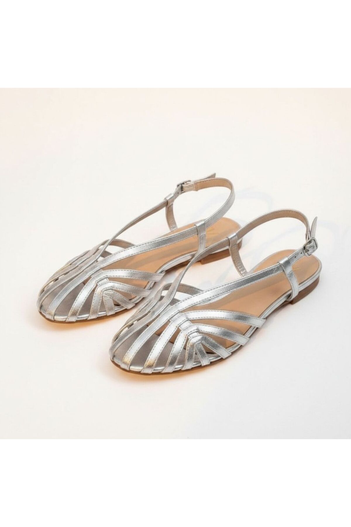 NE&VE SHOES Gümüş Deri Biye Kadın Günlük Sandalet görsel 3