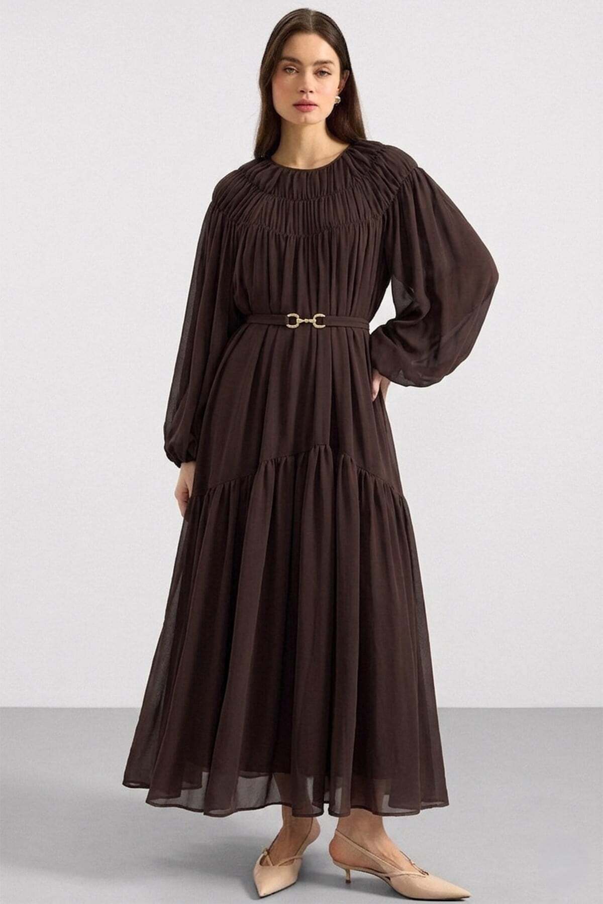 Olcay Chiffonkleid mit gerafften Ärmeln und Raffungsdetail BRAUN 9461-E