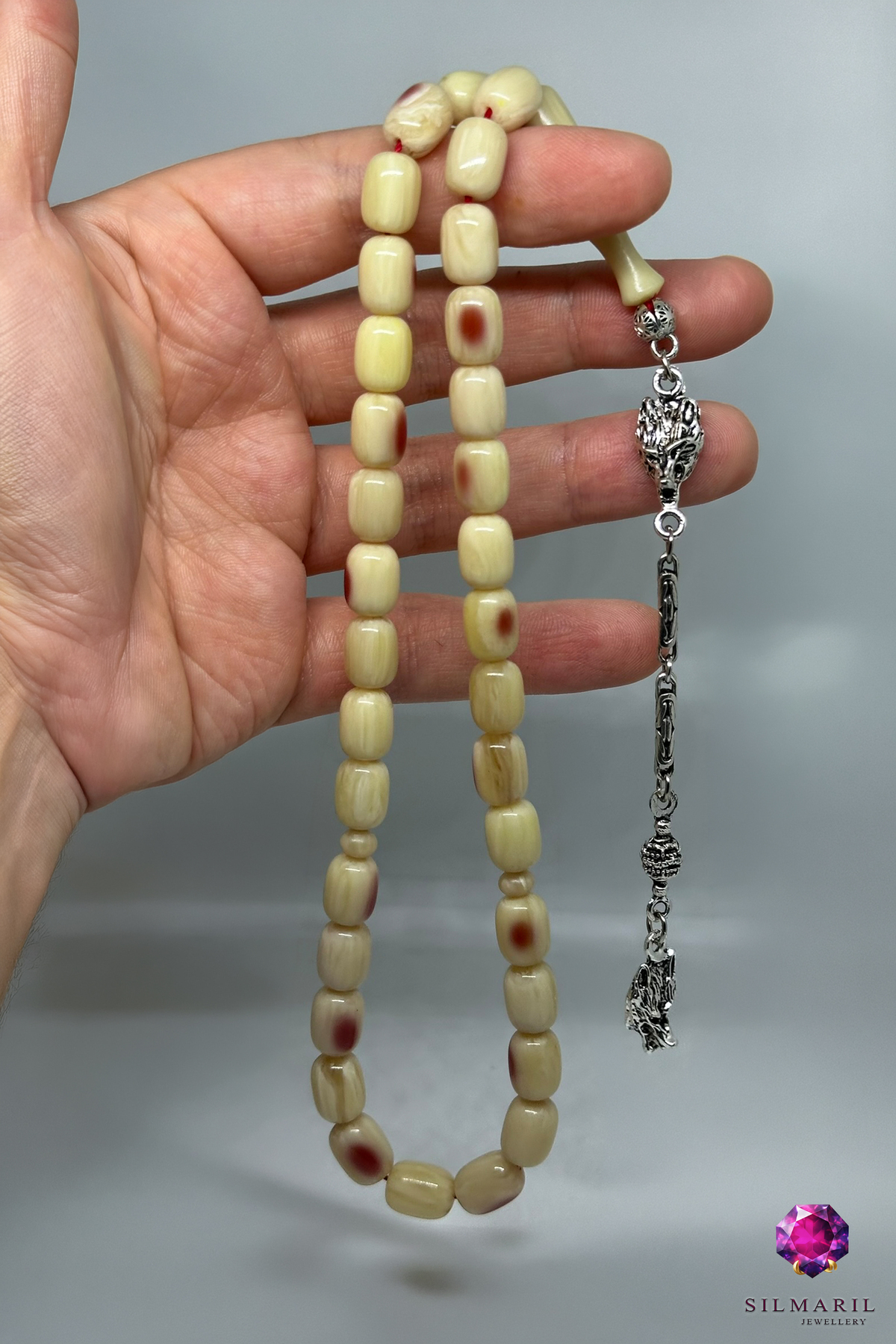 Benekli Kanayan Bağa Tespih - Sarı Zemin Kırmızı Benek - Sıkma Kehribar - İki Adet Kurt Başı Figürlü — Silmaril Store (8)