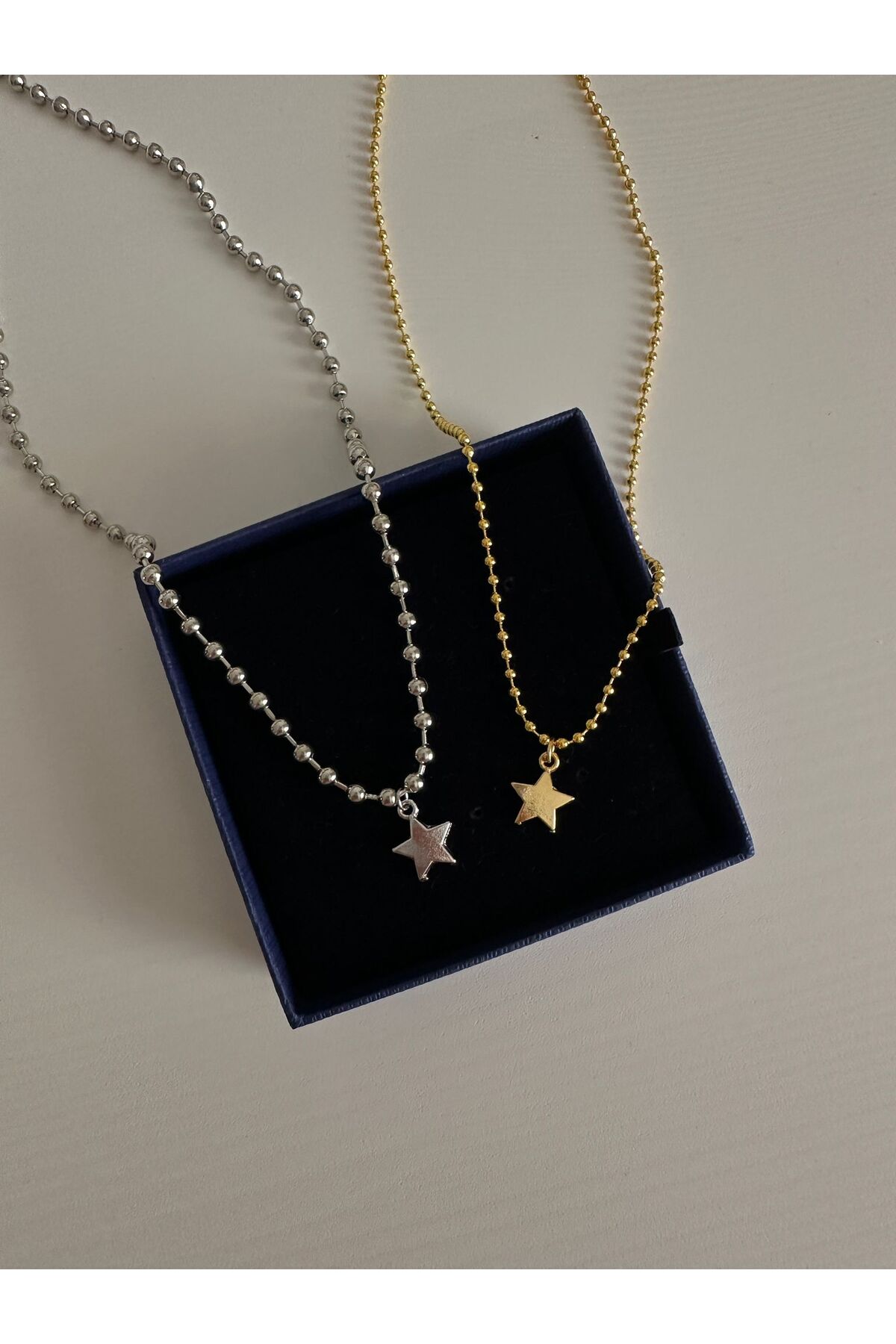 Yıldız Charm Top Detaylı Kalın Zincirli 45 Cm Gold Kadın Kolye - Detay Görseli 1