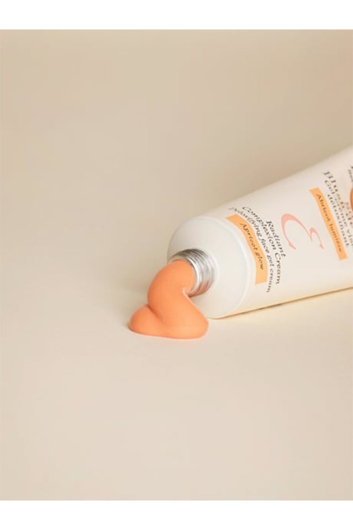 Radiant Complexion Cream Apricot Glow, Kayısı Tonu Makyaj Bazı 30 ml — نارنجی VSAPG — تصویر 2 از 4