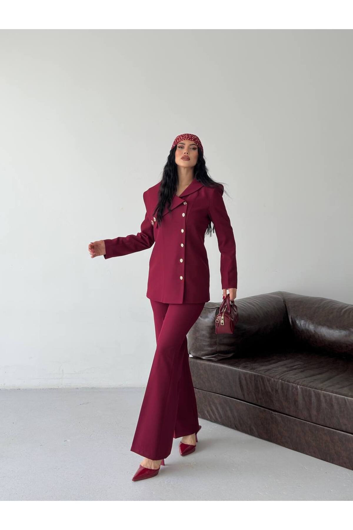 Ensemble Blazer Pantalon à Col Asymétrique avec Boutons Dorés - Görsel 6