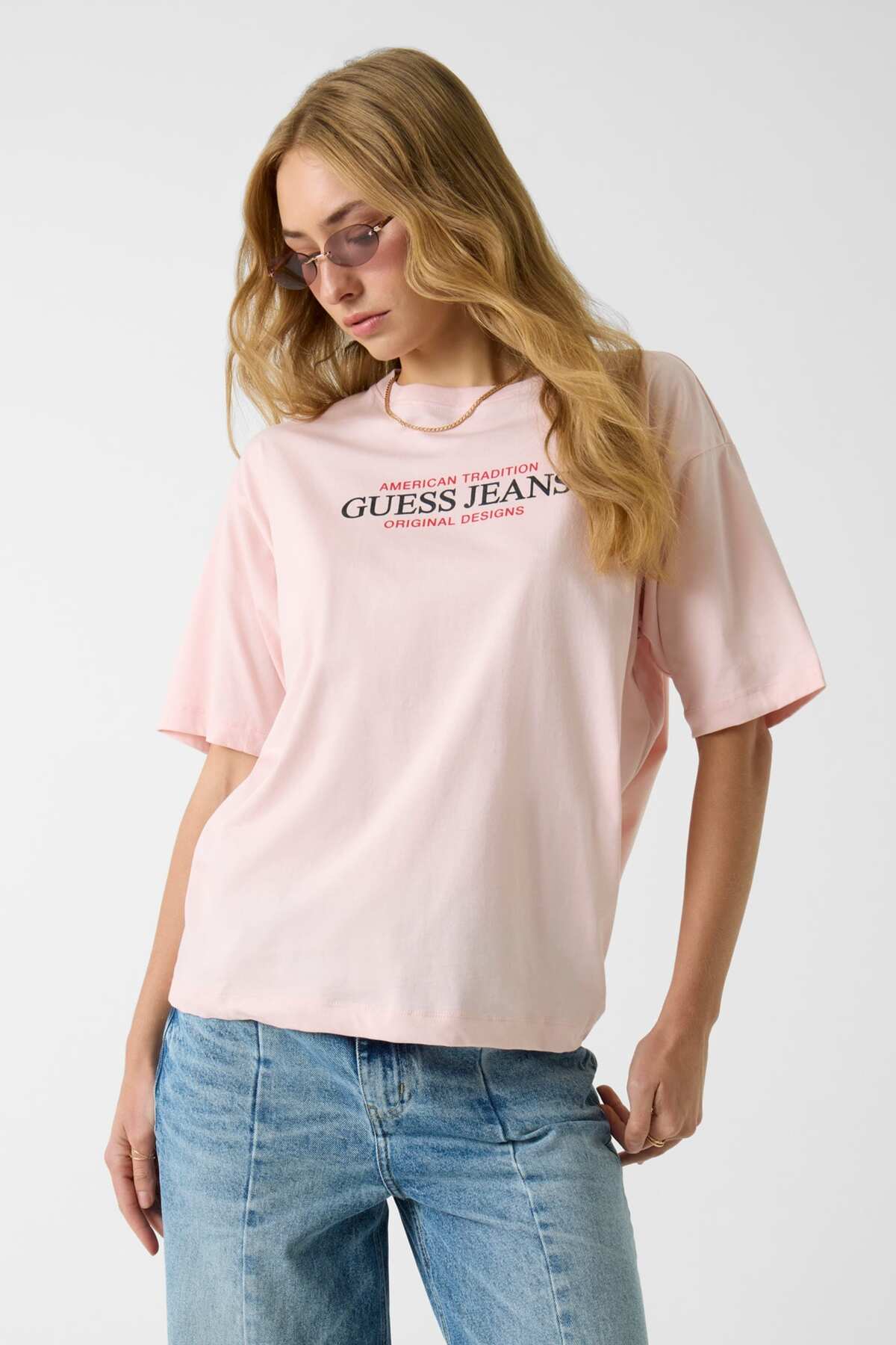 تیشرتزنانهGuessرنگ کرم تیشرتزنانهGuessرنگ کرم