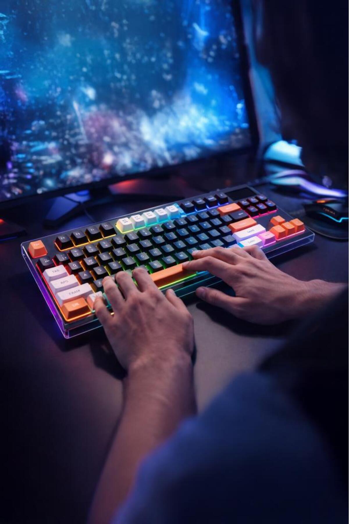 کیبورد Q با نور RGB و اتصالات چندگانه مدل TK15 سیاه