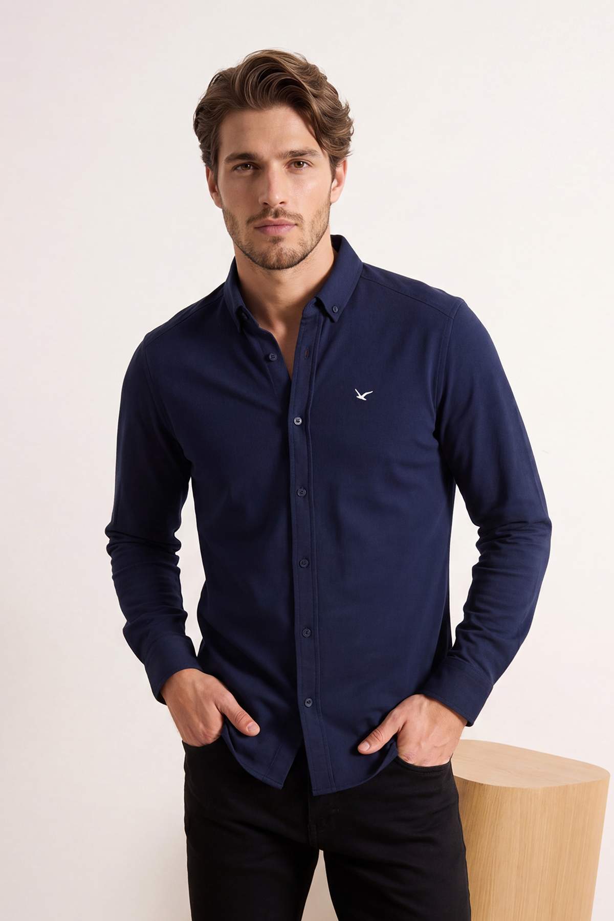Trendyolmilla Man Lacivert Normal Kalıp/Regular Fit %100 Pamuk Yazlık Erkek Dokuma Gömlek TMNSS26GO00027