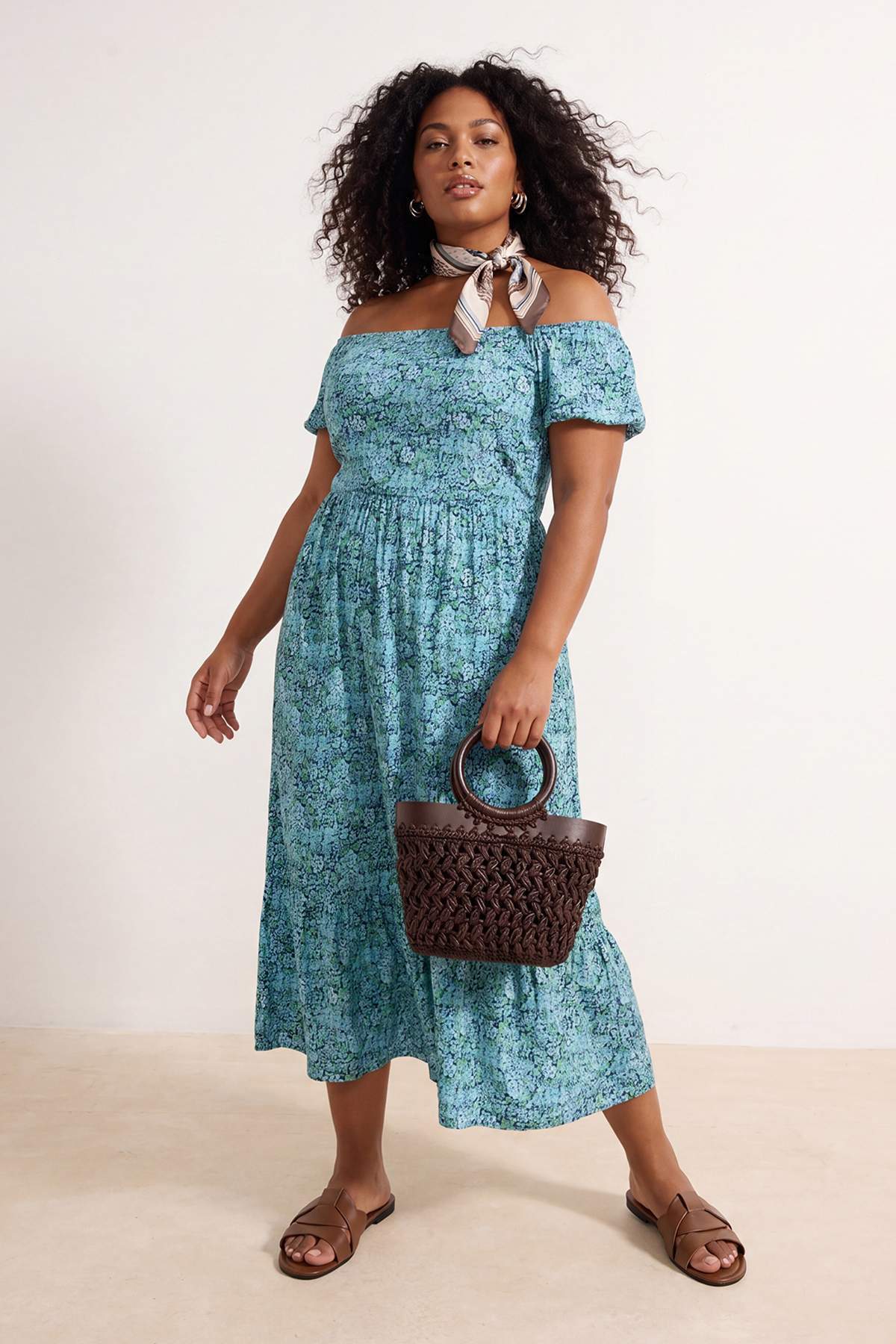 Trendyol Curve Blaues, blumenmusterbedrucktes, gestricktes A-Linien-Maxikleid...