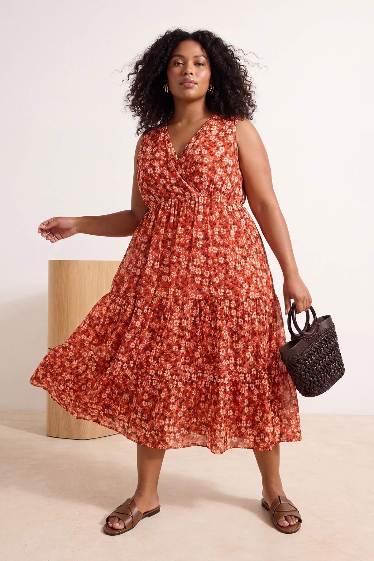 Trendyol Curve Orangefarbenes, gemustertes A-Linien-Strickkleid mit V-Ausschn...