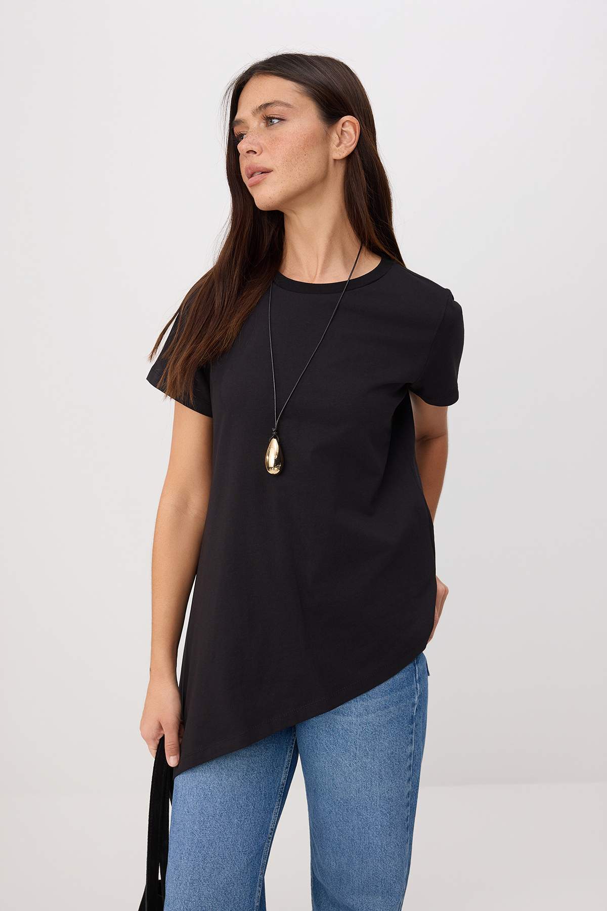 Trendyolmilla Siyah Düz Regular Bisiklet Yaka Standart Kol Kısa %100 Pamuk Örme T-shirt TWOSS26BZ00734