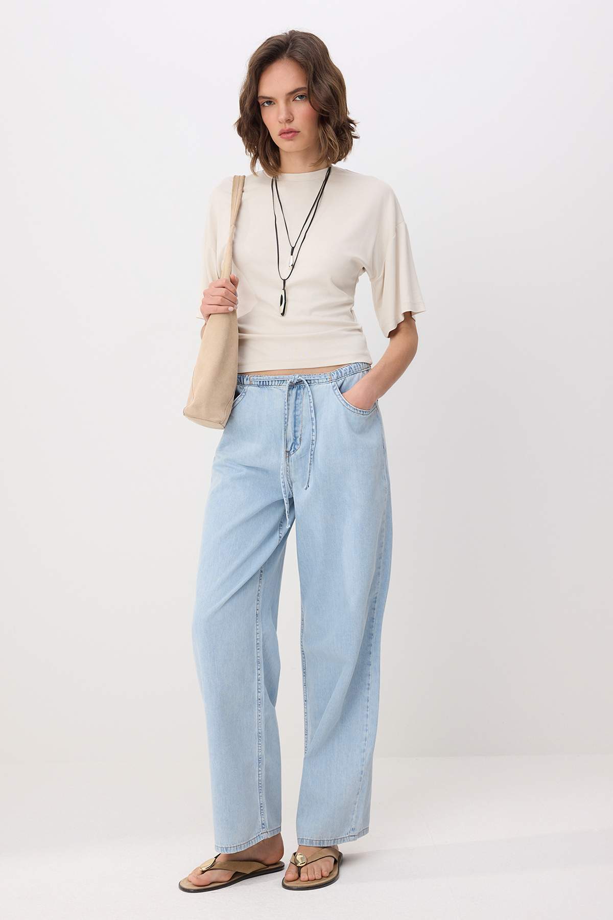 Trendyolmilla Açık Mavi Dökümlü Normal Bel Wide Leg Jeans TWOSS26JE00300