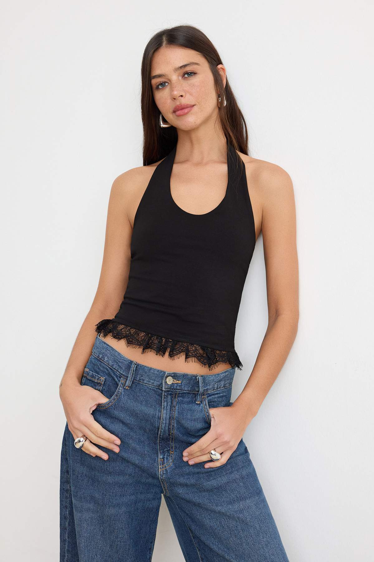 Trendyolmilla Siyah Fitted/Vücuda Oturan Boyundan Bağlamalı Kolsuz Soft Touch Örme Bluz TWOSS26BZ00798