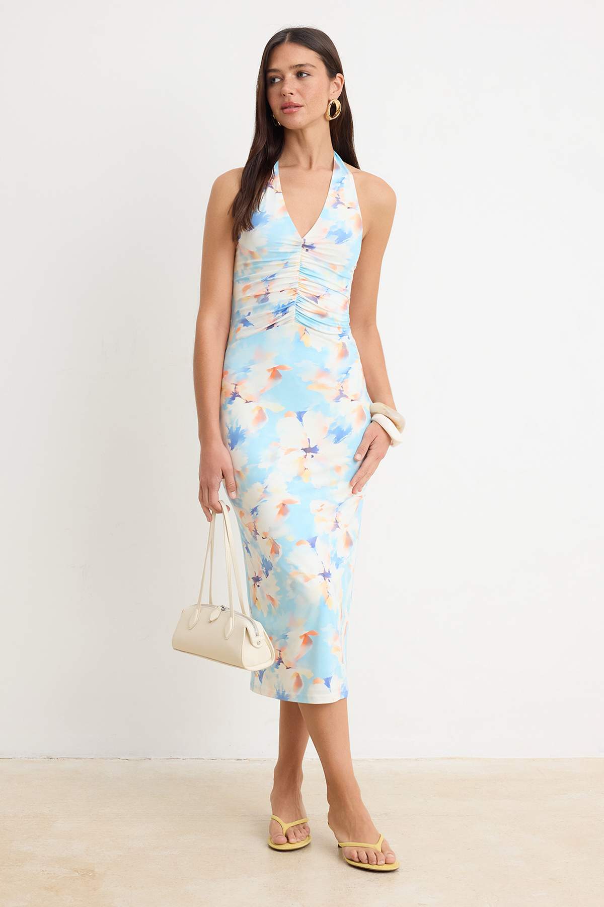Trendyolmilla Mavi Çiçekli Bodycon Boyundan Bağlamalı Kolsuz Midi Astarlı Örme Elbise TWOSS26EL00574