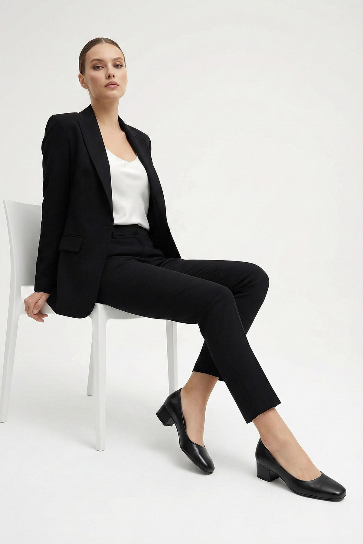 GÖNDERİ(R)  Kadın Siyah Kısa Kalın Topuklu Hakiki Deri Ayakkabı - Görsel 4