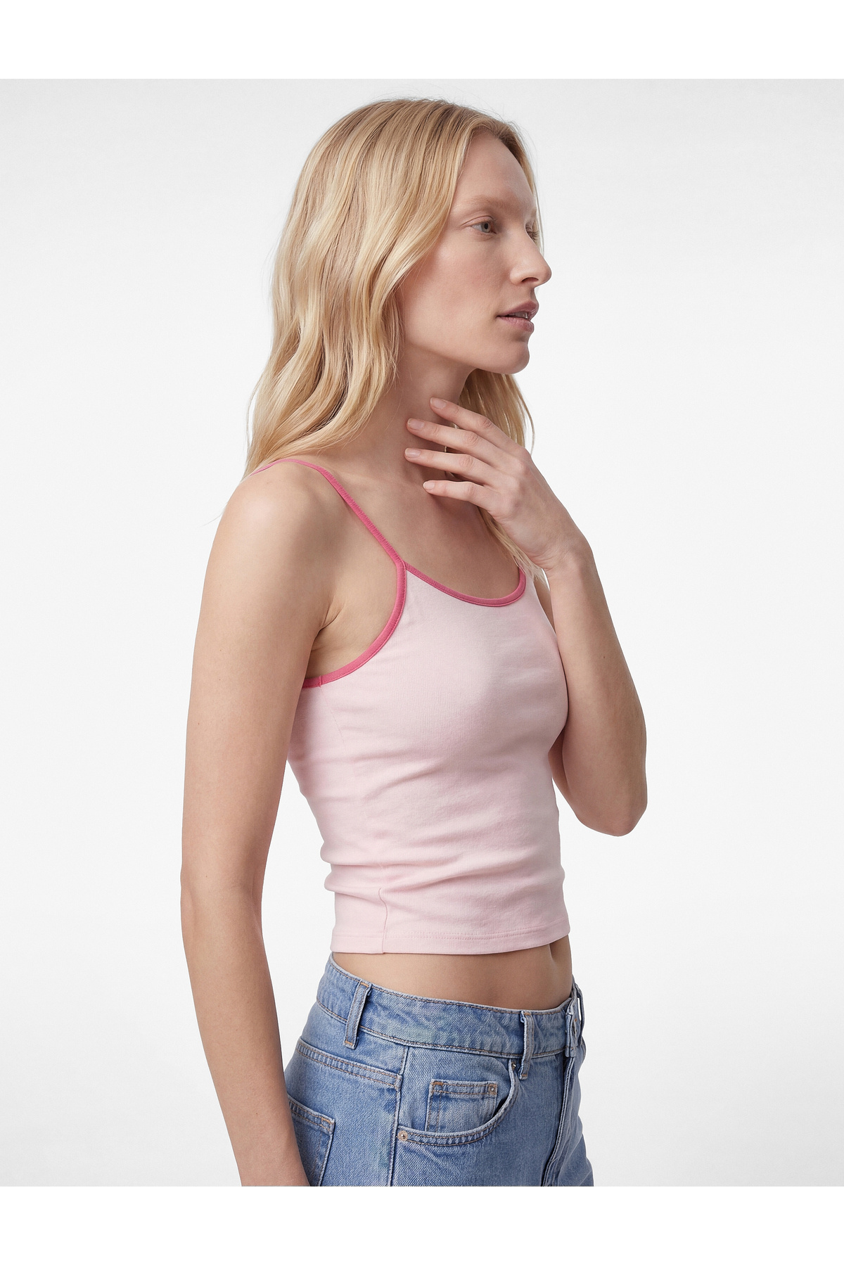Koton Pamuklu Renk Kontrastlı Slim Fit U Yaka Askılı Bluz görsel 2
