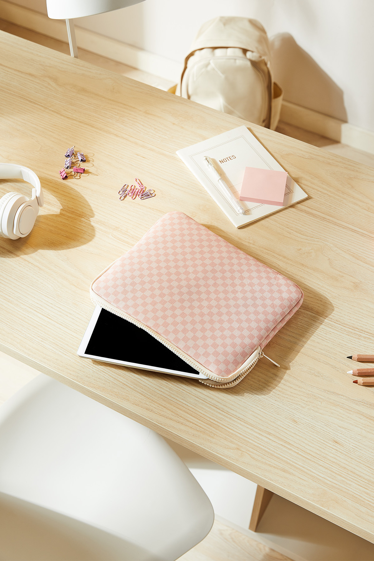 Water Repellent Stainproof Pink Checkers Pattern Ipad Compatible Tablet Carrying Case/ Pouch 27x21x2