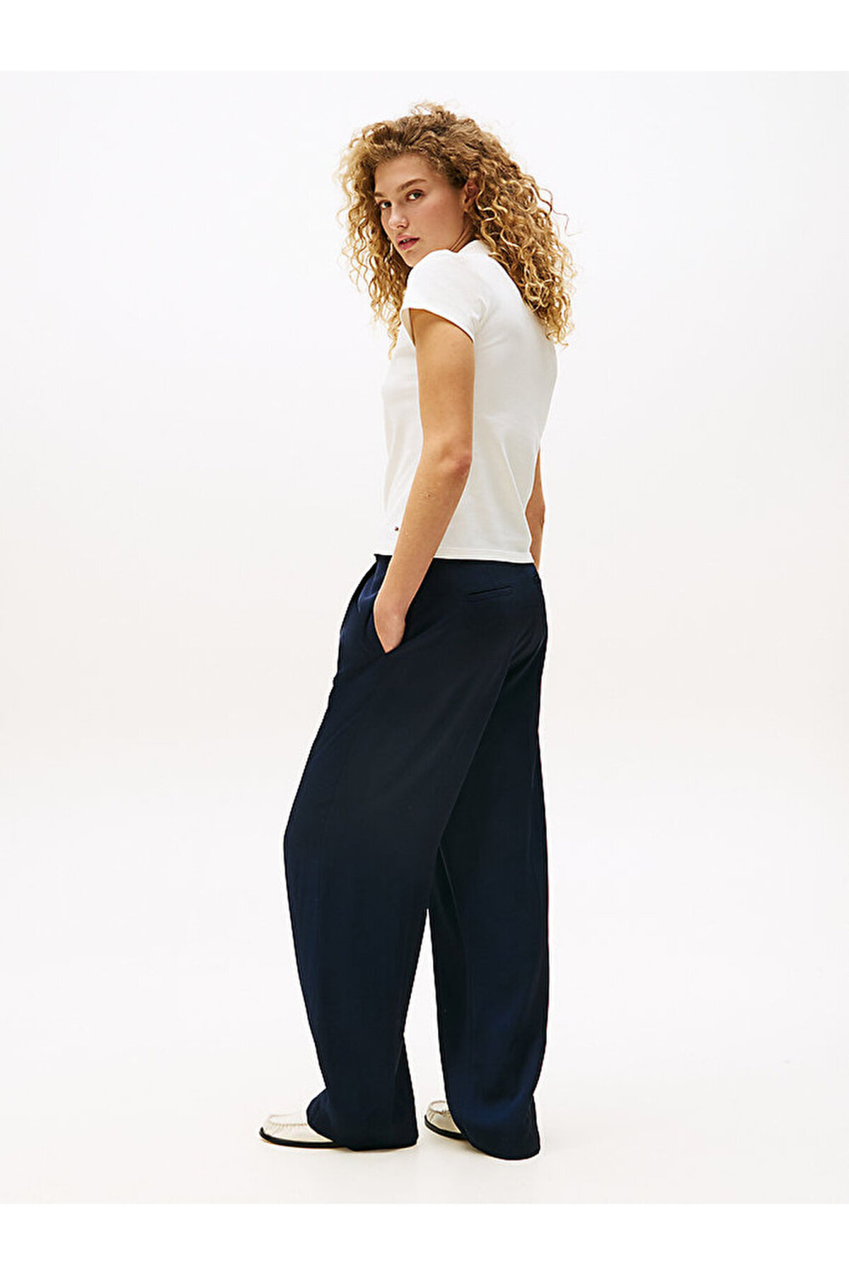 پولوشرت زنانه یقه پلو | تامی هیلفیگر Tommy Hilfiger WW0WW45768YA8 TR - تصویر 4