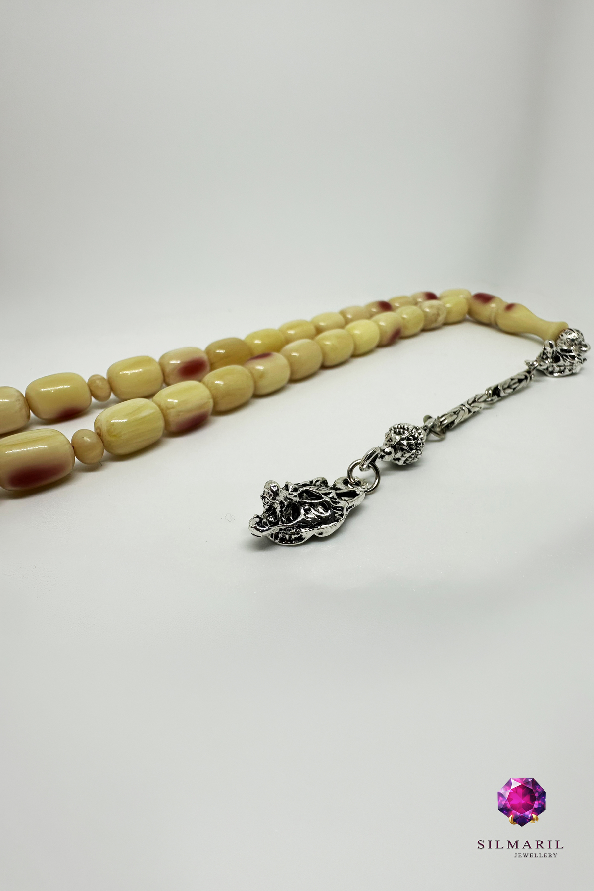 Benekli Kanayan Bağa Tespih - Sarı Zemin Kırmızı Benek - Sıkma Kehribar - İki Adet Kurt Başı Figürlü — Silmaril Store (2)