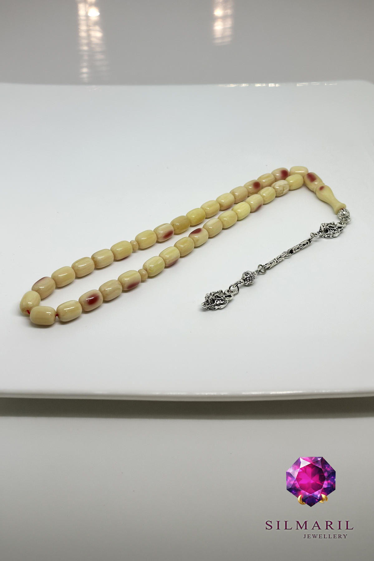 Benekli Kanayan Bağa Tespih - Sarı Zemin Kırmızı Benek - Sıkma Kehribar - İki Adet Kurt Başı Figürlü — Silmaril Store (4)