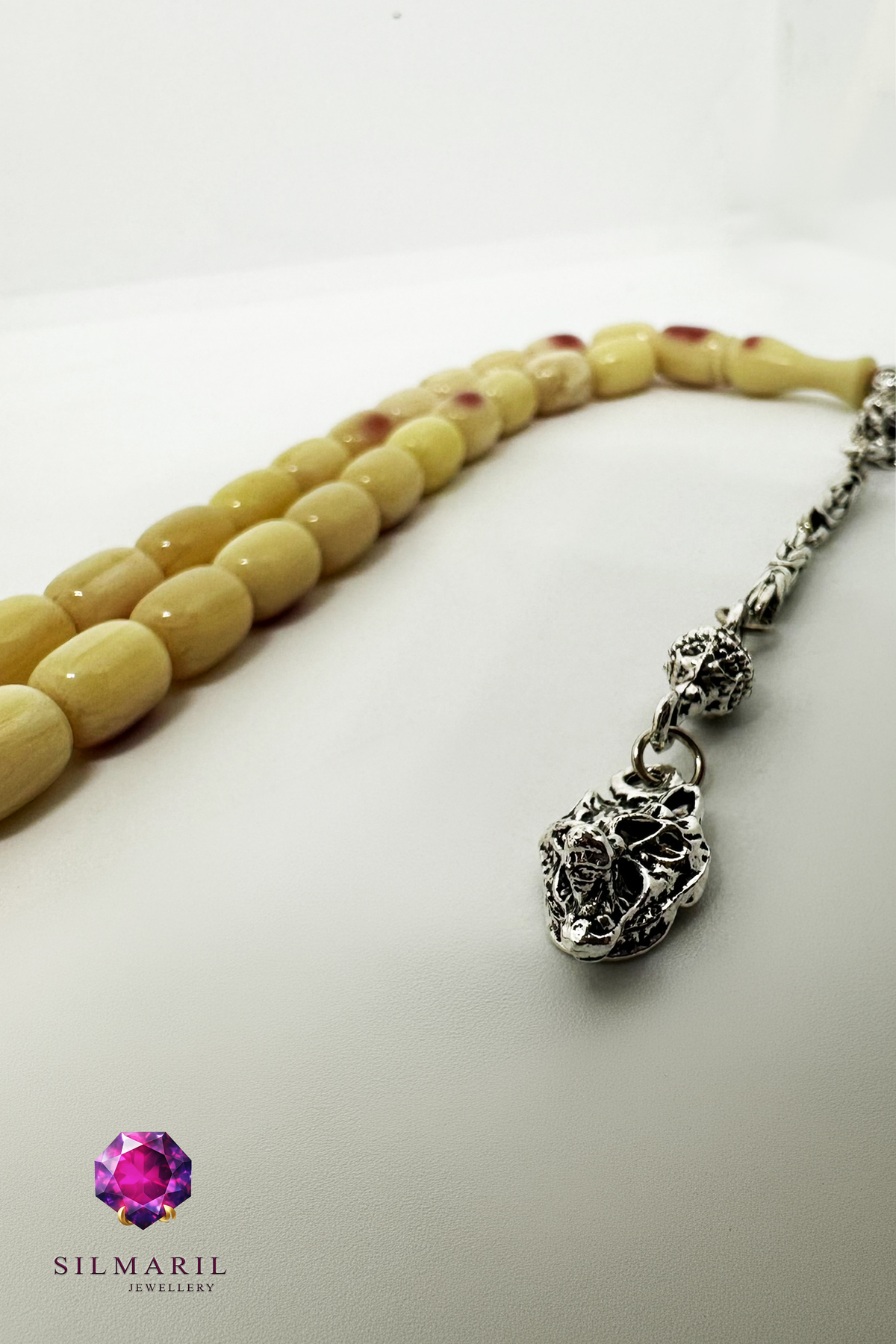 Benekli Kanayan Bağa Tespih - Sarı Zemin Kırmızı Benek - Sıkma Kehribar - İki Adet Kurt Başı Figürlü — Silmaril Store (7)