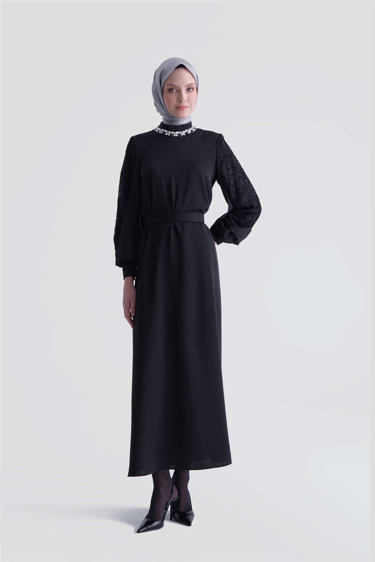 Armine Taş Detaylı Şık Elbise Siyah