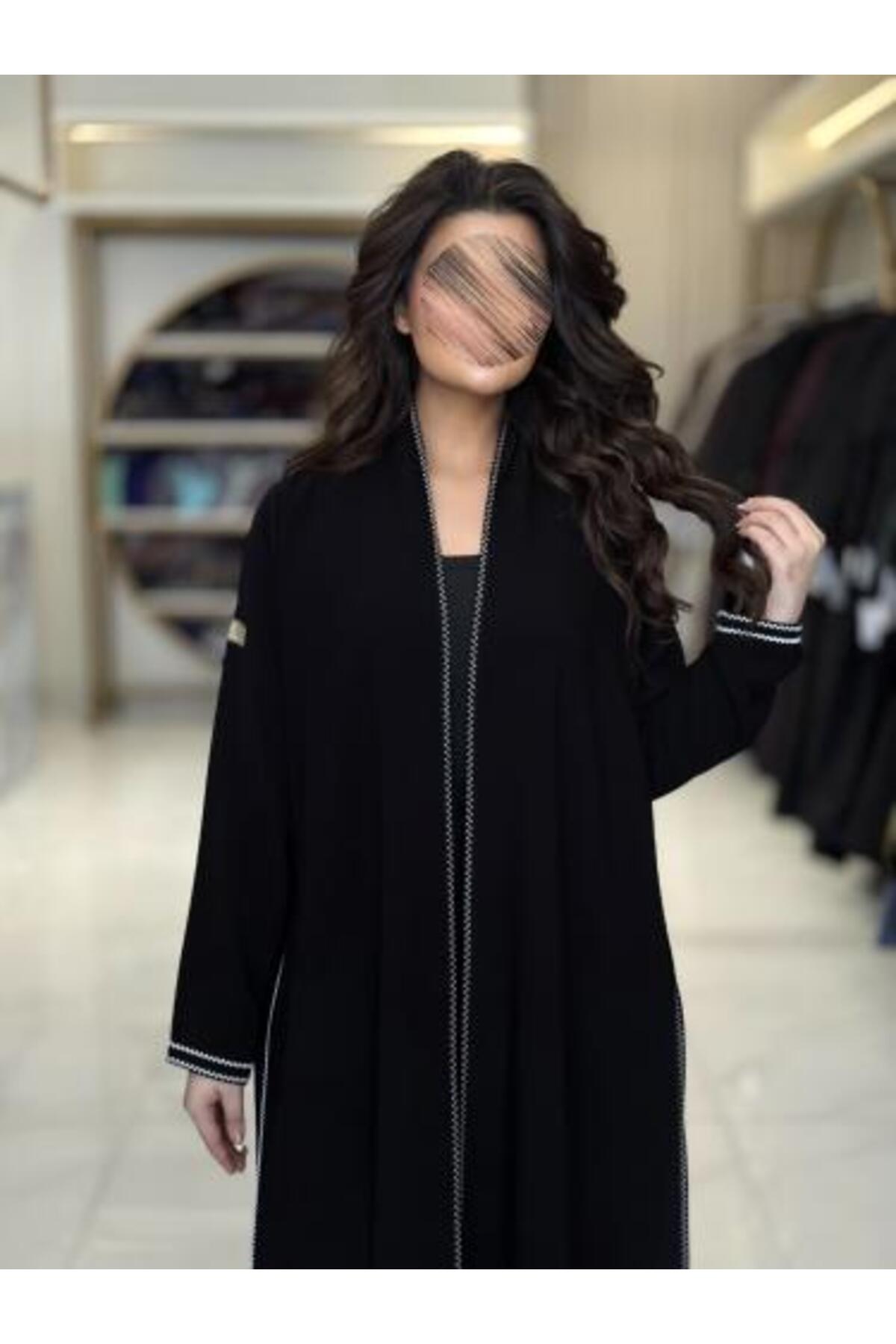 عباية كريب الملكي مع تطريز أبيض