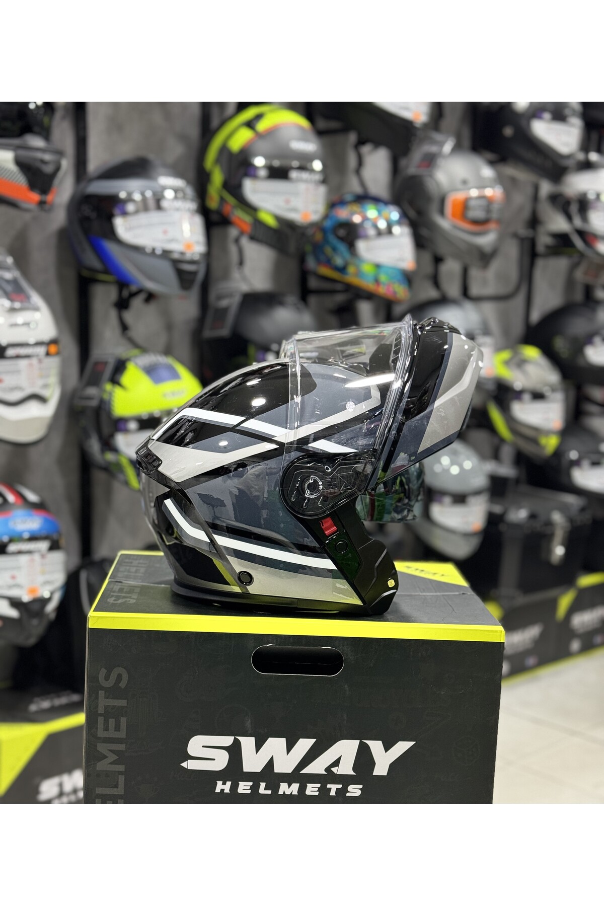 Sway Siyah Çizgi Desenli Çene Açılır Kask ECE 22.06 Double Vizör
