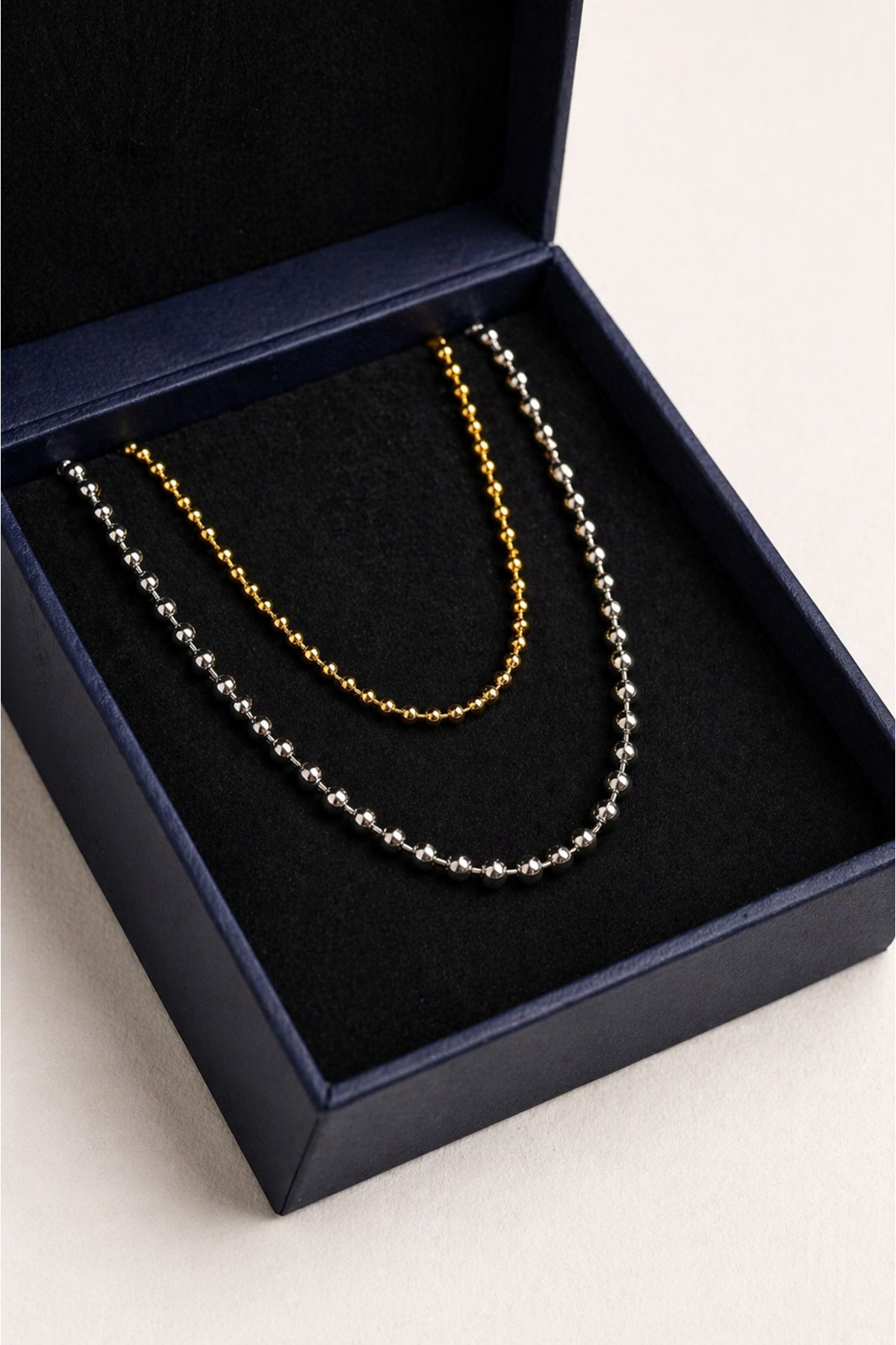 Yıldız Plaka Ve Kırmızı Kalp Charm Top Detaylı Kalın Zincirli 45 Cm Gold Kadın Kolye - Detay Görseli 1