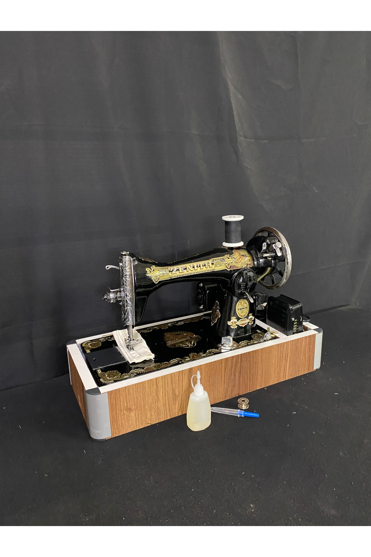 Zenith DİKİŞ Makinesi / kara makine / motorlu tablalı dikiş