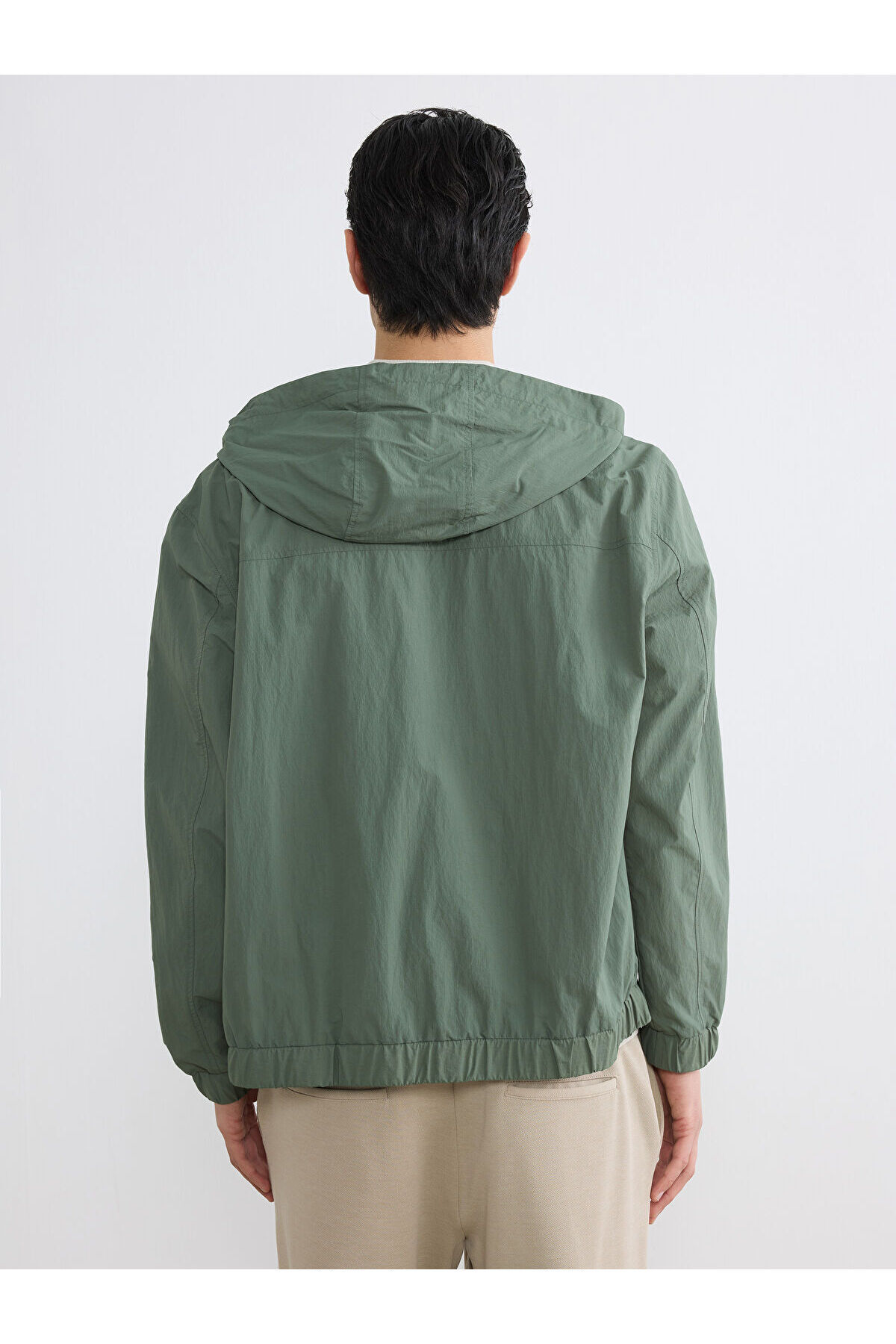 LC Waikiki Loose Fit Kapüşonlu Erkek Yağmurluk (S6) görsel 5