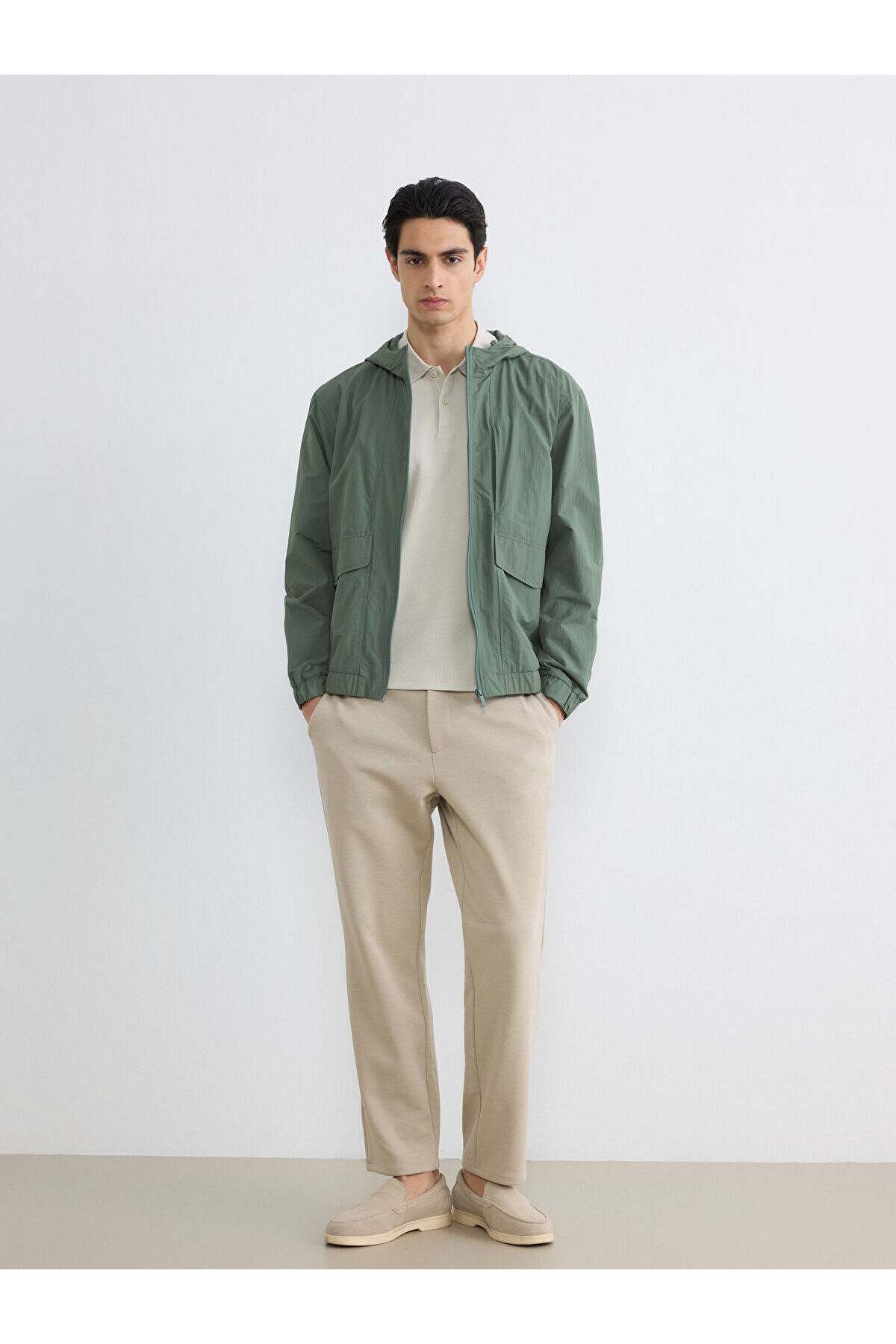 LC Waikiki Loose Fit Kapüşonlu Erkek Yağmurluk (S6) görsel 2
