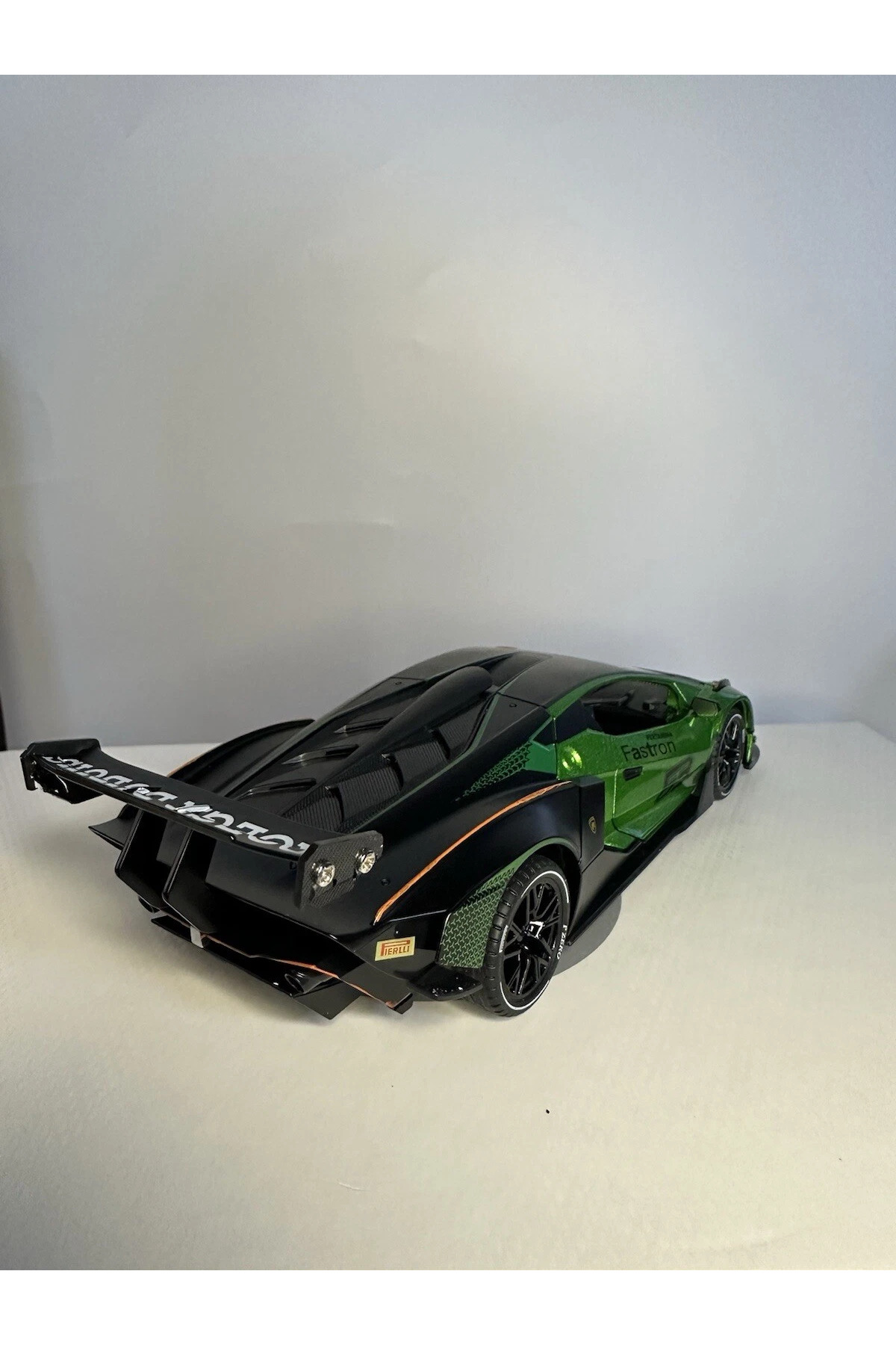 HOBBİEZ WORLD Lamborghini Essenza SCV12 Diecast Yeşil 1/24 Model