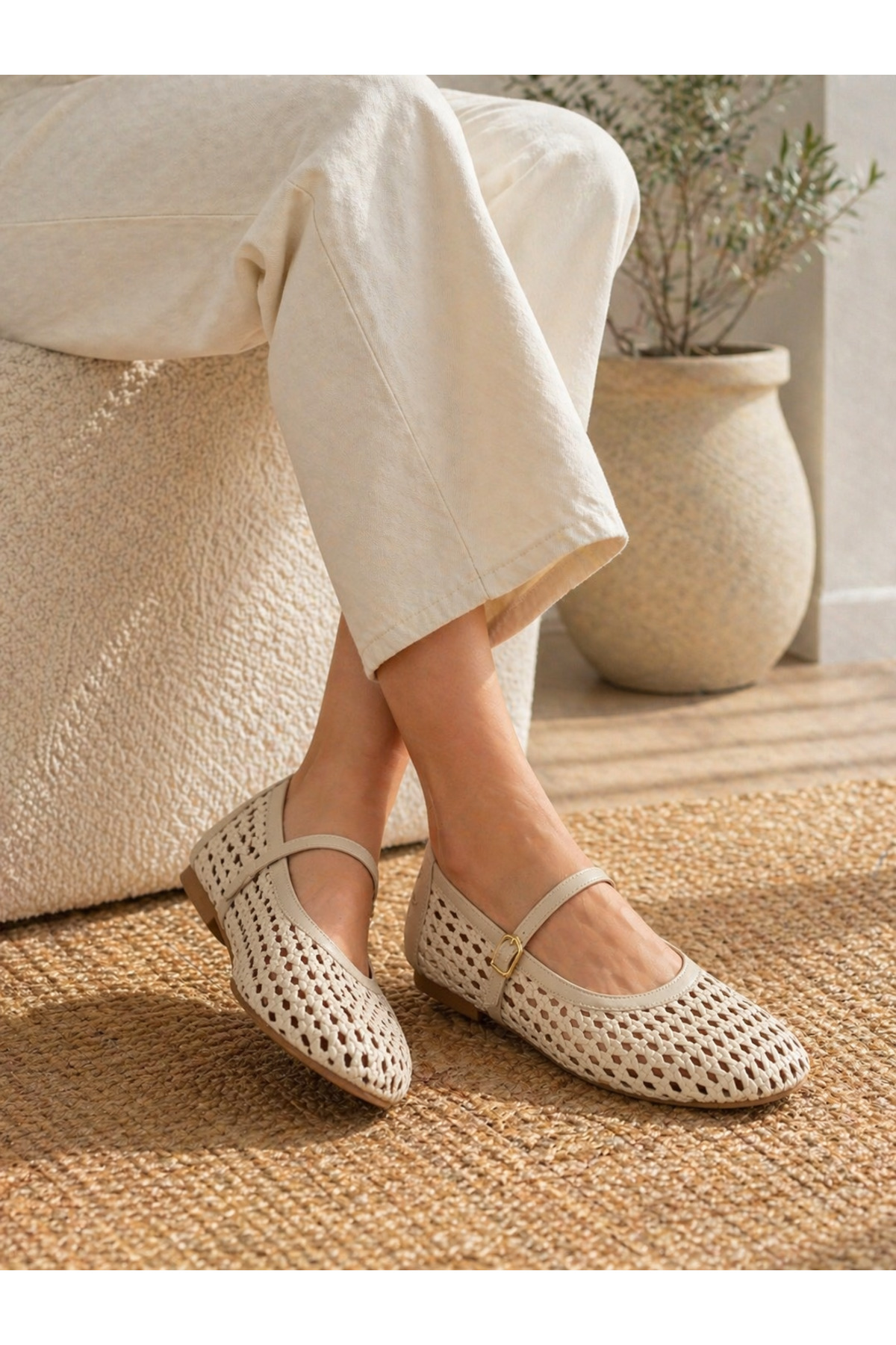 Beige Shoe Knitting Flat with Buckle Straw Look Summer Beach Shoes Lightweight Casual Hand Knitting Flat