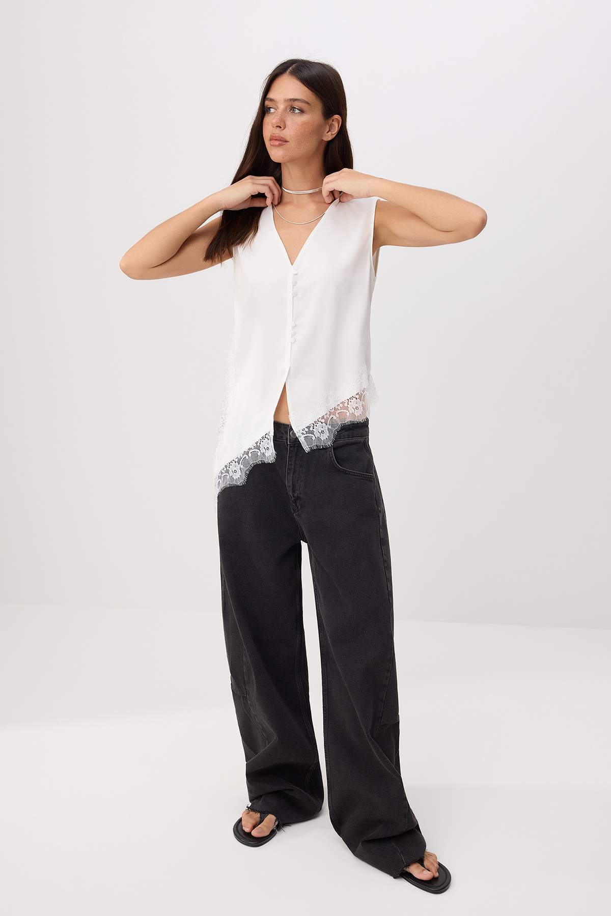 Trendyolmilla Ekru Dantel Detaylı Saten Bluz TWOSS26BZ00683