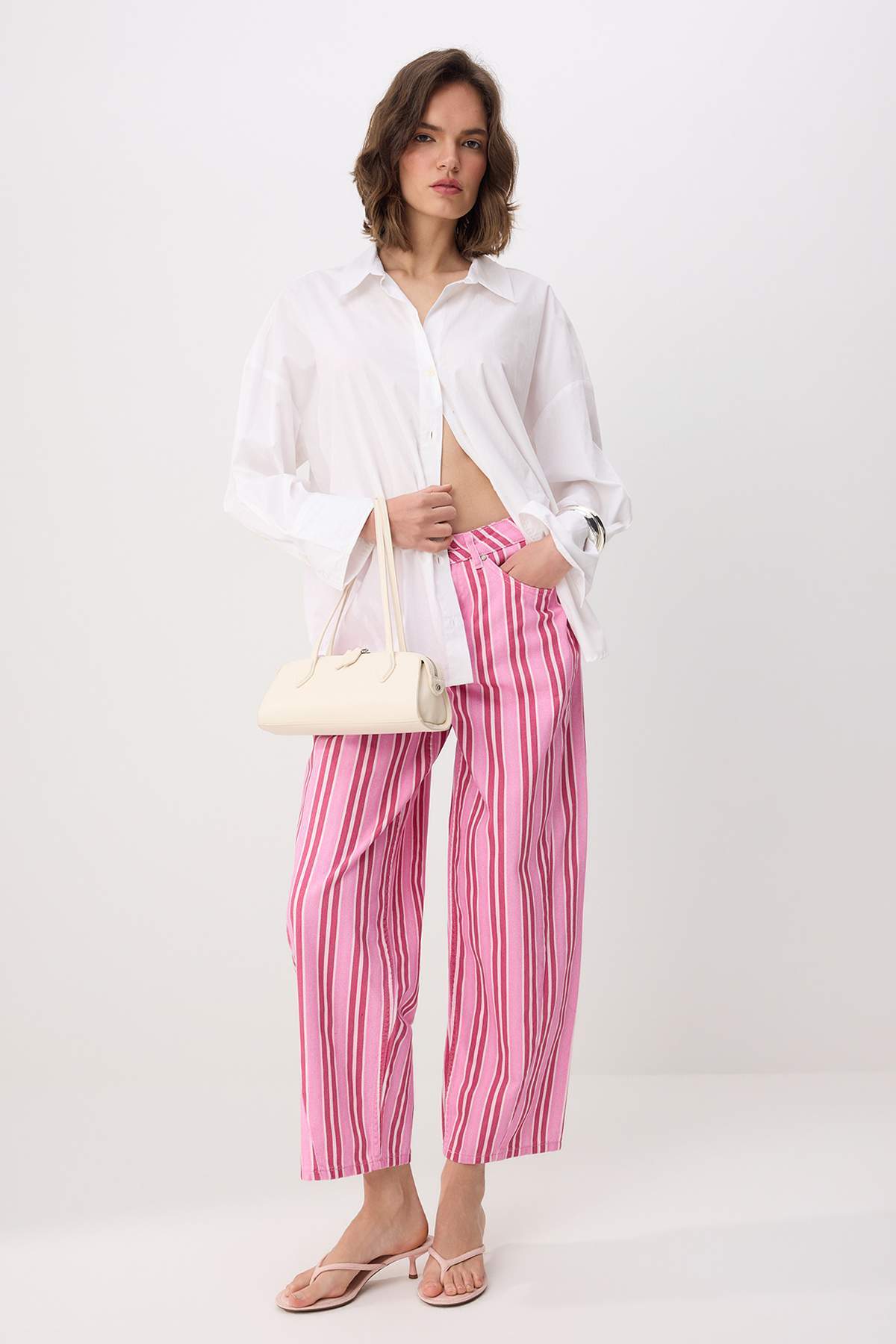 Trendyol Kollektion Mehrfarbig gestreifte Baggy-Jeans mit hoher Taille TWOSS2...