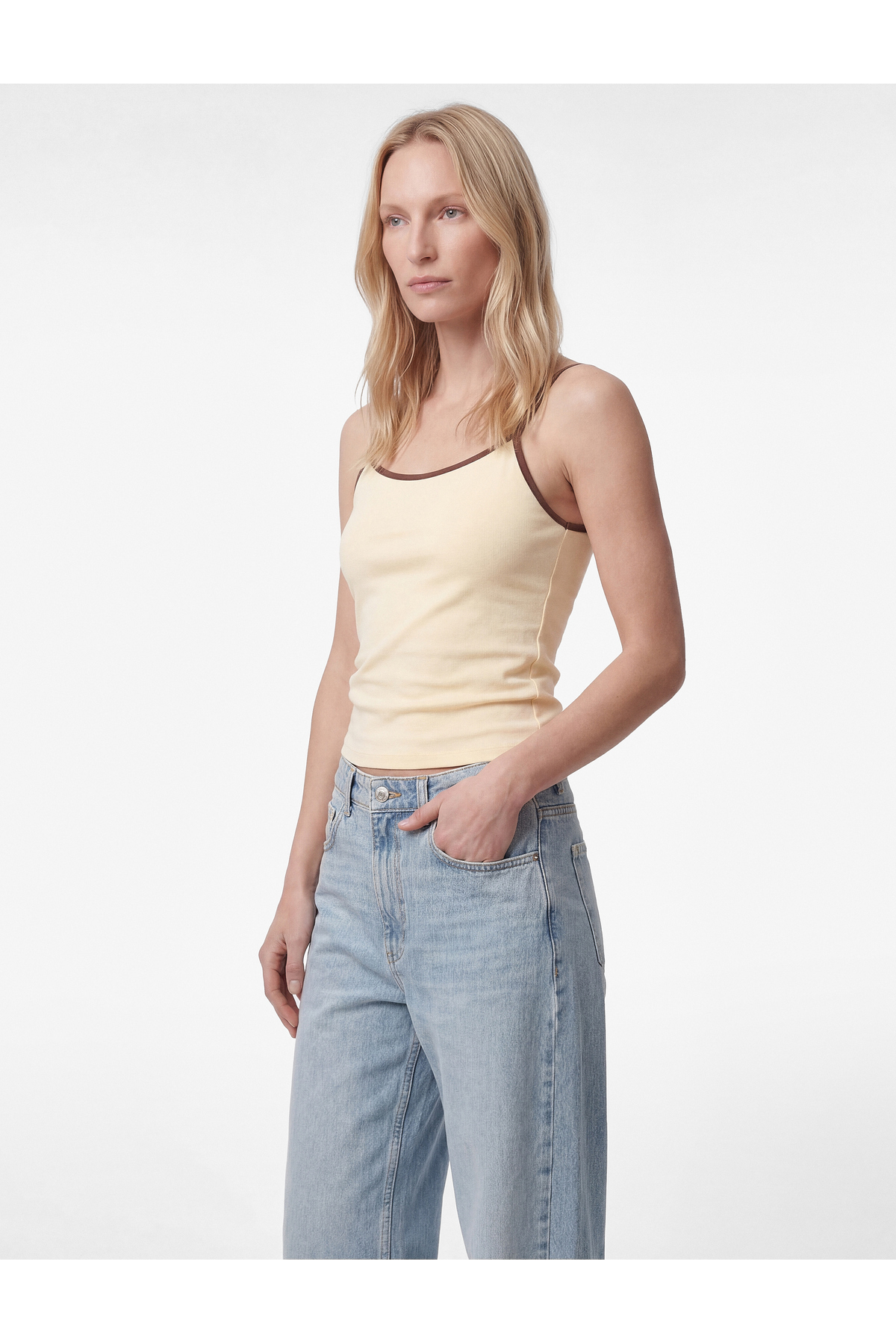 Koton Pamuklu Renk Kontrastlı Slim Fit U Yaka Askılı Bluz görsel 2