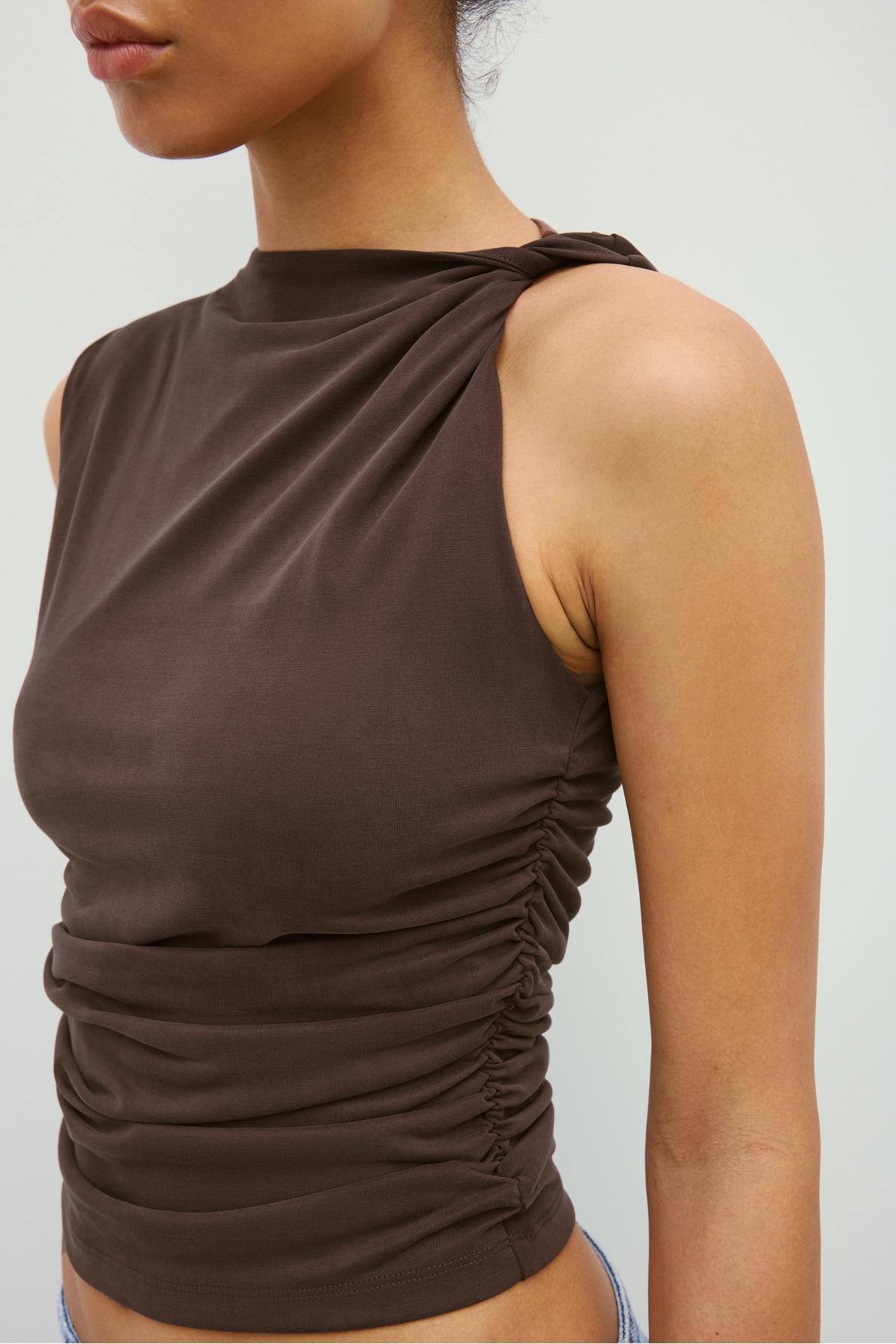 Draped slim fit ball
