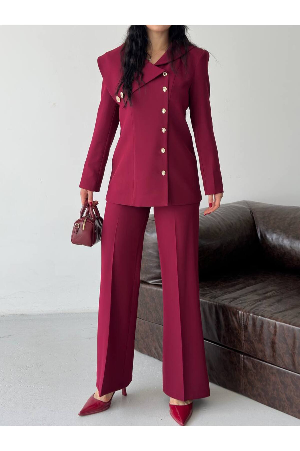 Ensemble Blazer Pantalon à Col Asymétrique avec Boutons Dorés - Görsel 4